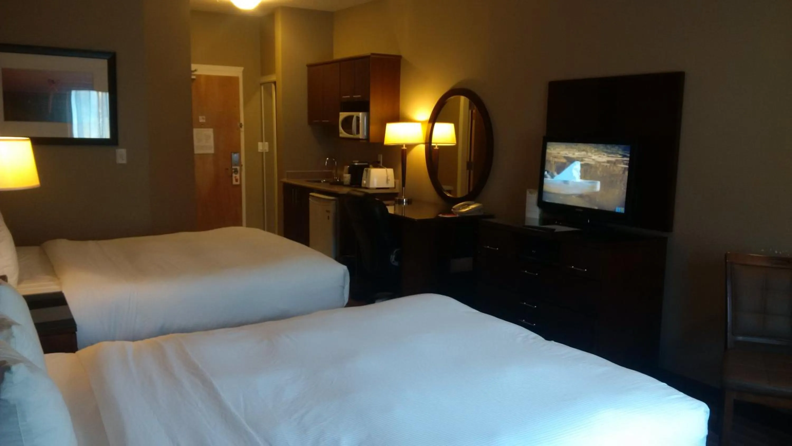 Bed in Sigma Inn & Suites Hudson's Hope