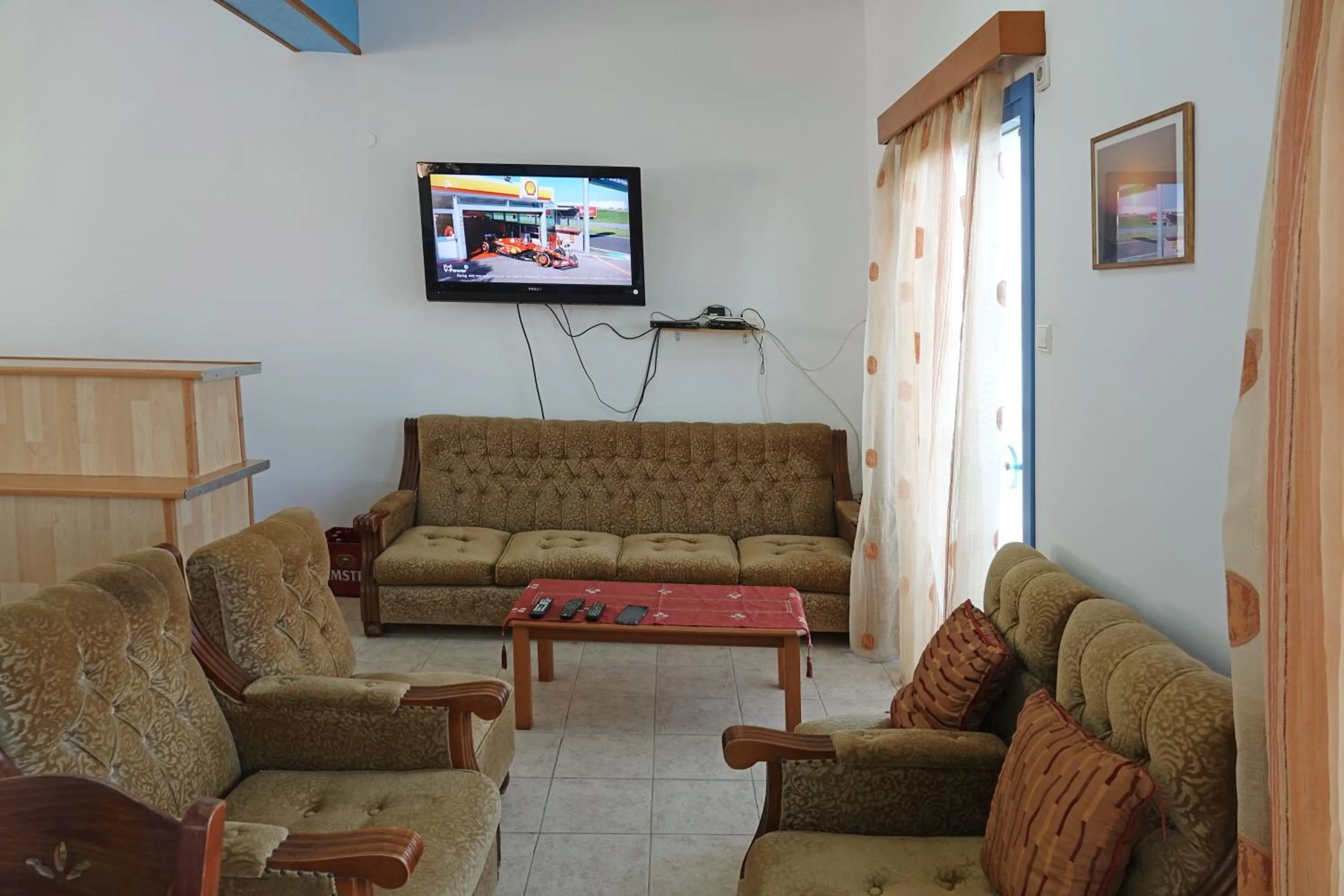 TV and multimedia in Aeriko Hotel Apartments