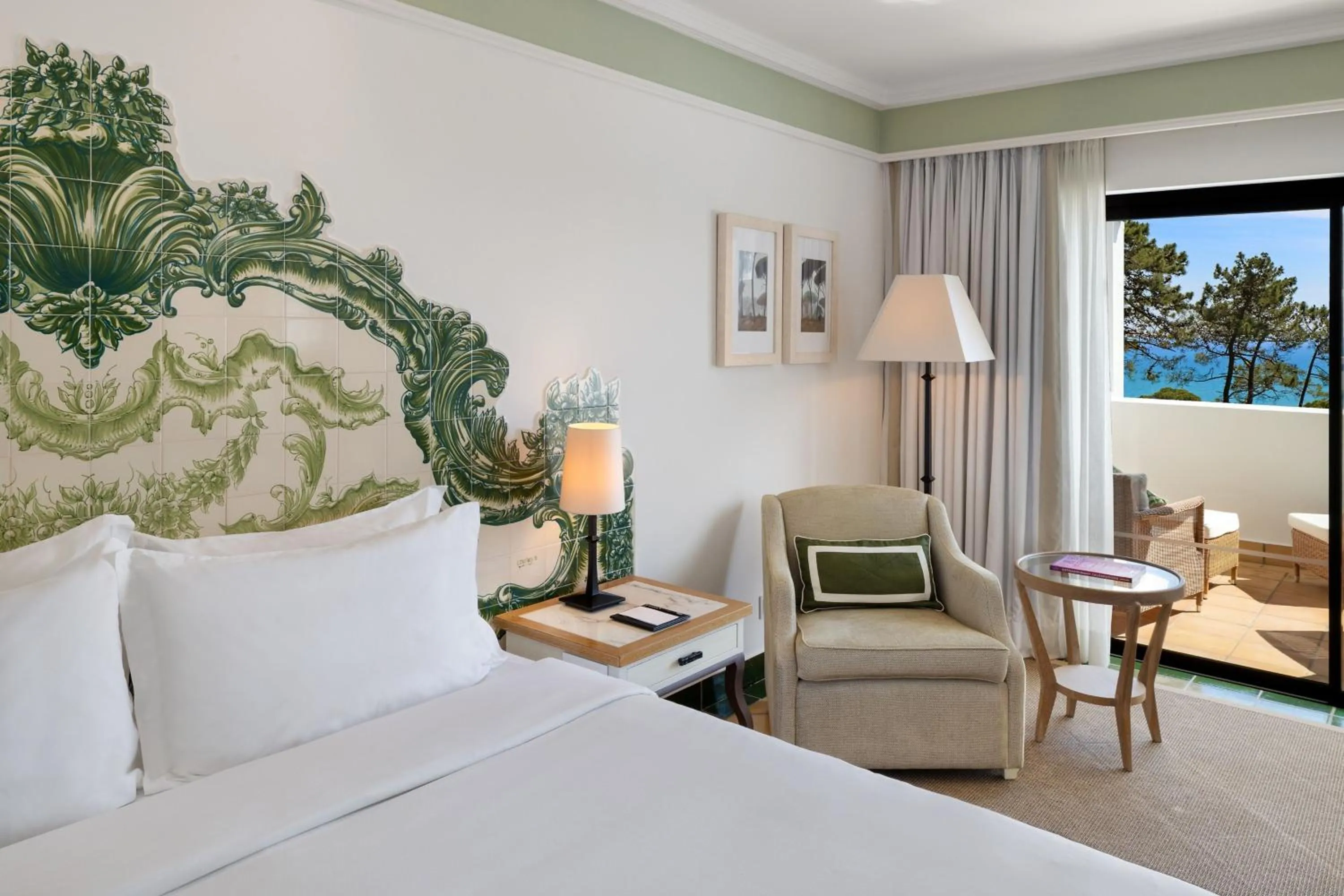 Photo of the whole room, Bed in Pine Cliffs Hotel, a Luxury Collection Resort, Algarve