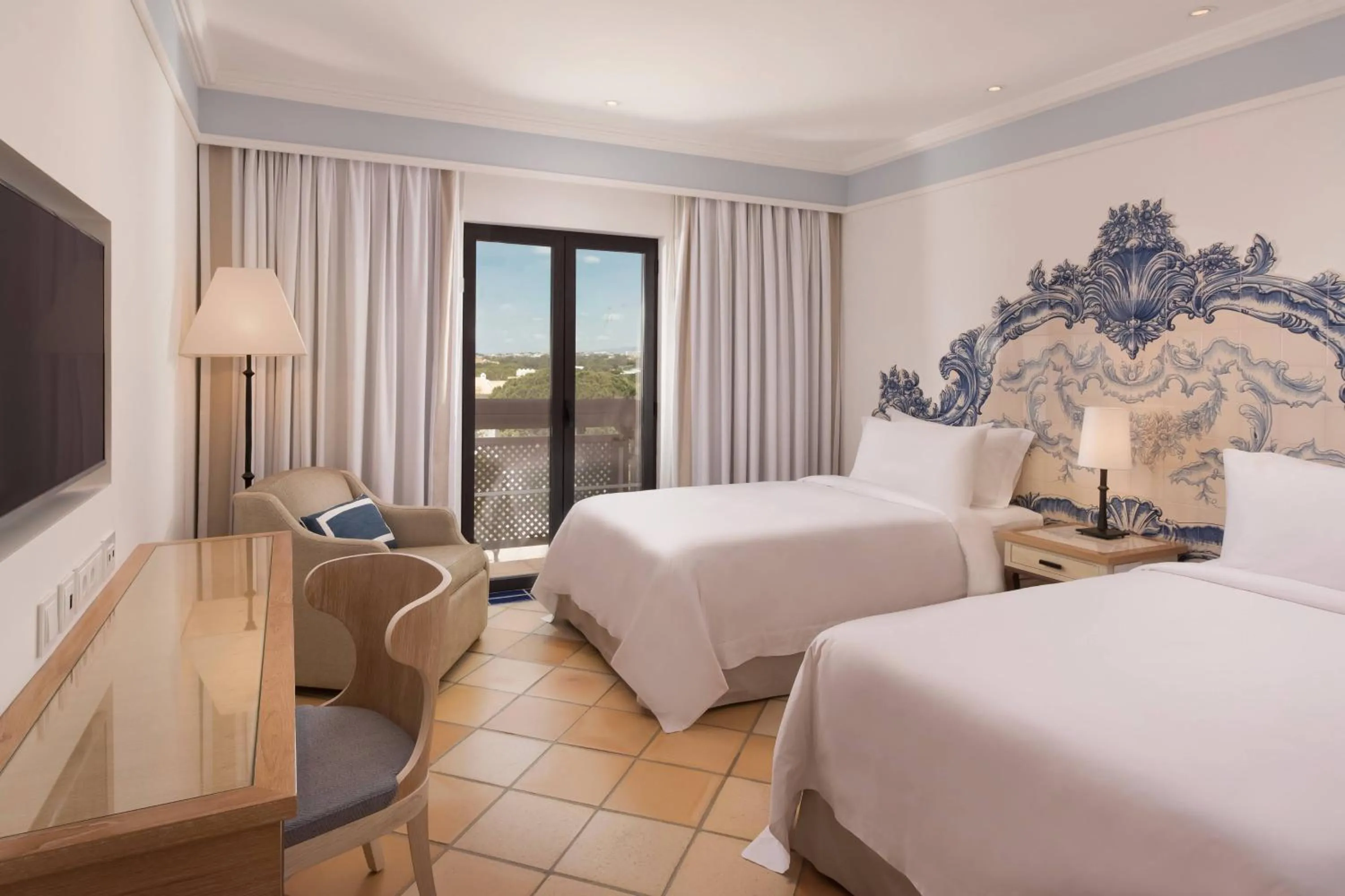 Photo of the whole room, Bed in Pine Cliffs Hotel, a Luxury Collection Resort, Algarve