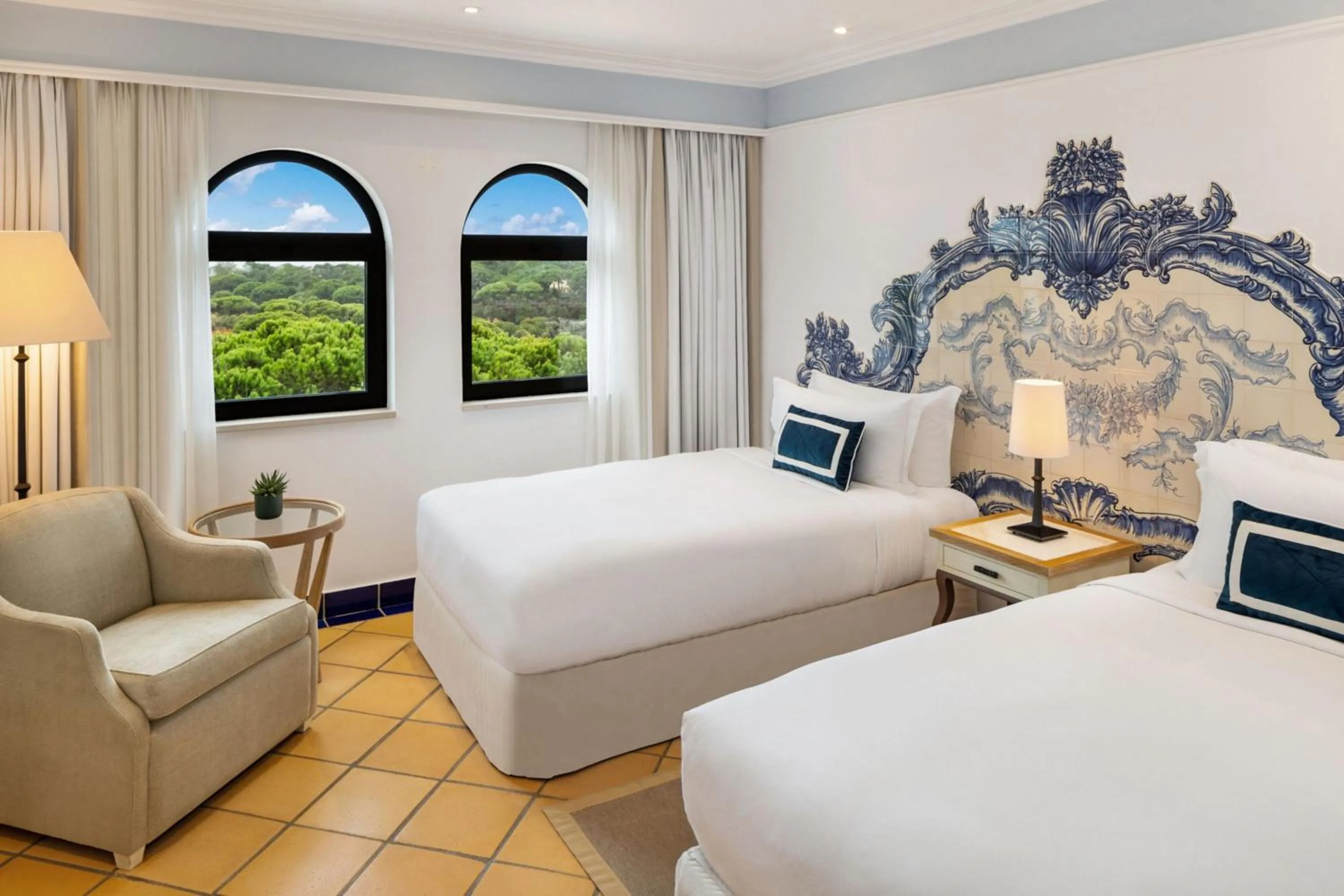 Photo of the whole room, Bed in Pine Cliffs Hotel, a Luxury Collection Resort, Algarve