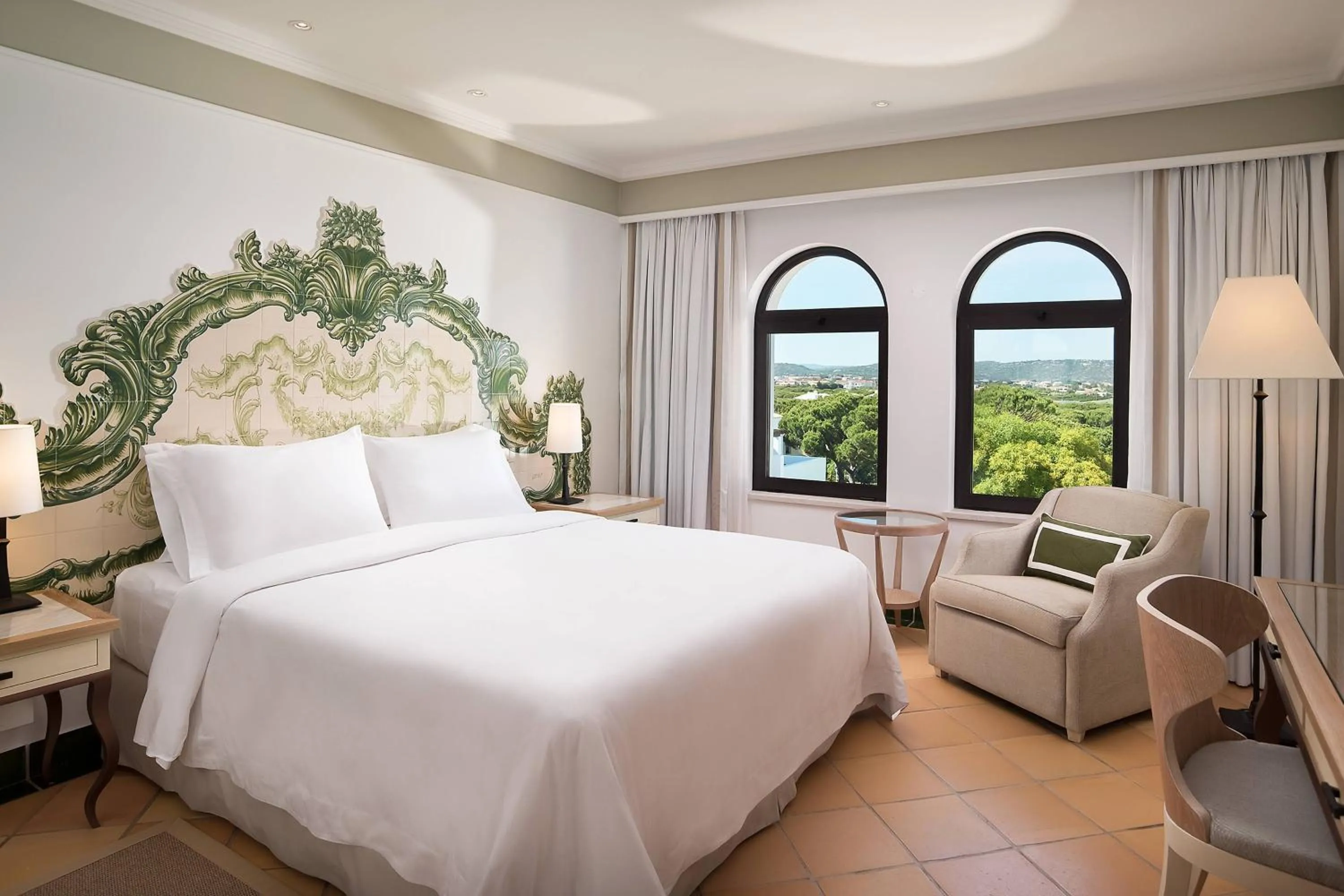 Bedroom, Bed in Pine Cliffs Hotel, a Luxury Collection Resort, Algarve