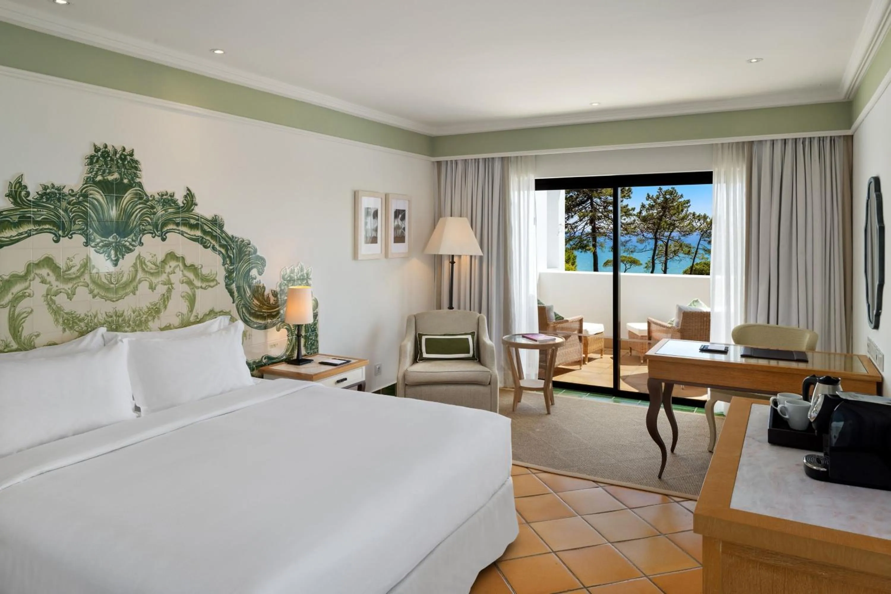 Photo of the whole room, Bed in Pine Cliffs Hotel, a Luxury Collection Resort, Algarve