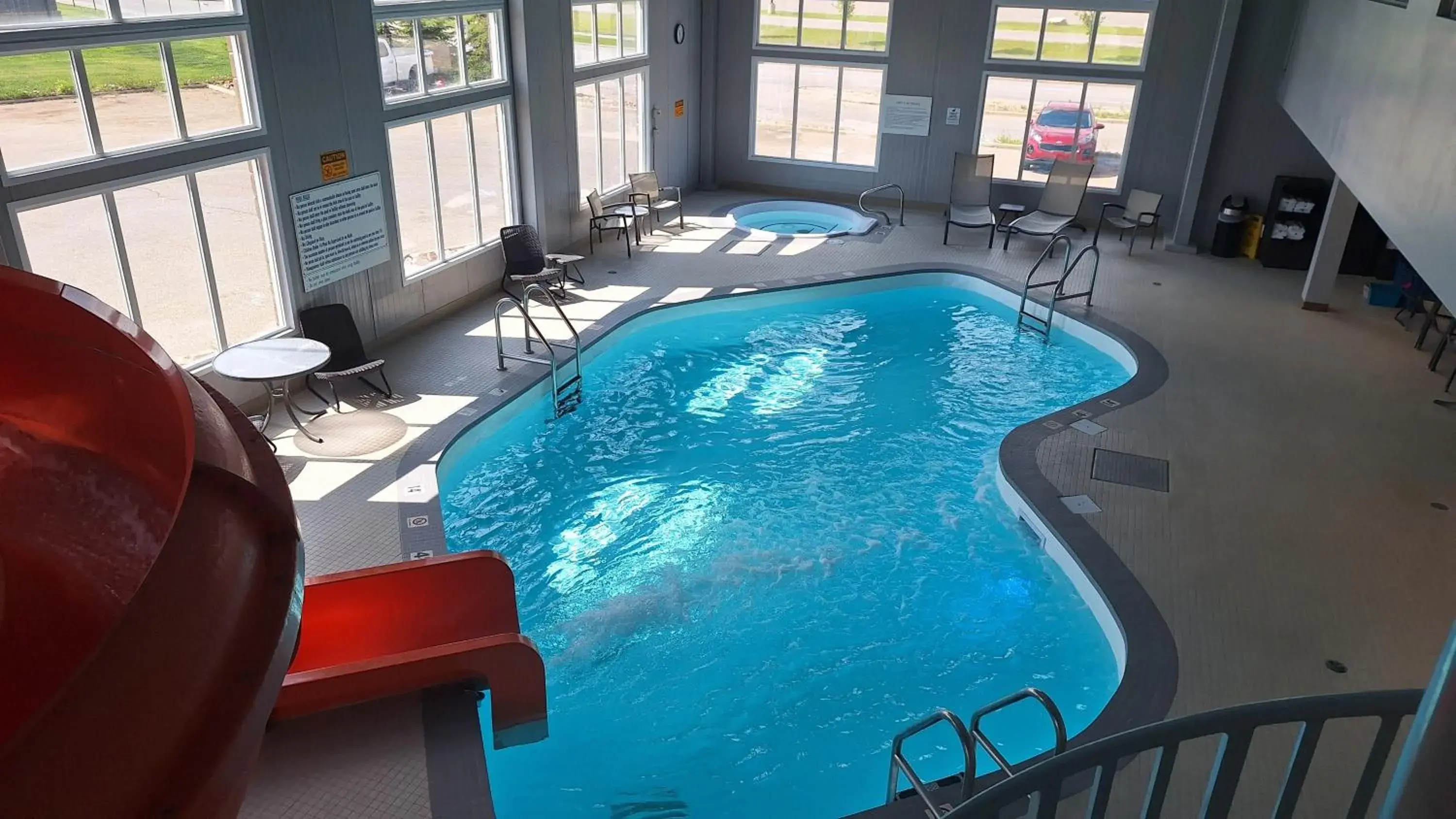 Swimming pool in Radisson Hotel & Suites Fort McMurray Swimming pool in Radisson Hotel & Suites Fort McMurray