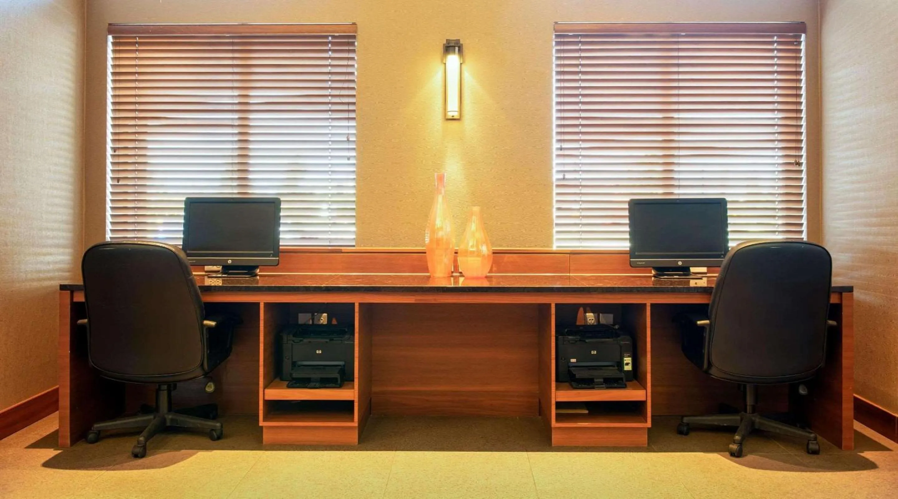 Business facilities in Radisson Hotel & Suites Fort McMurray