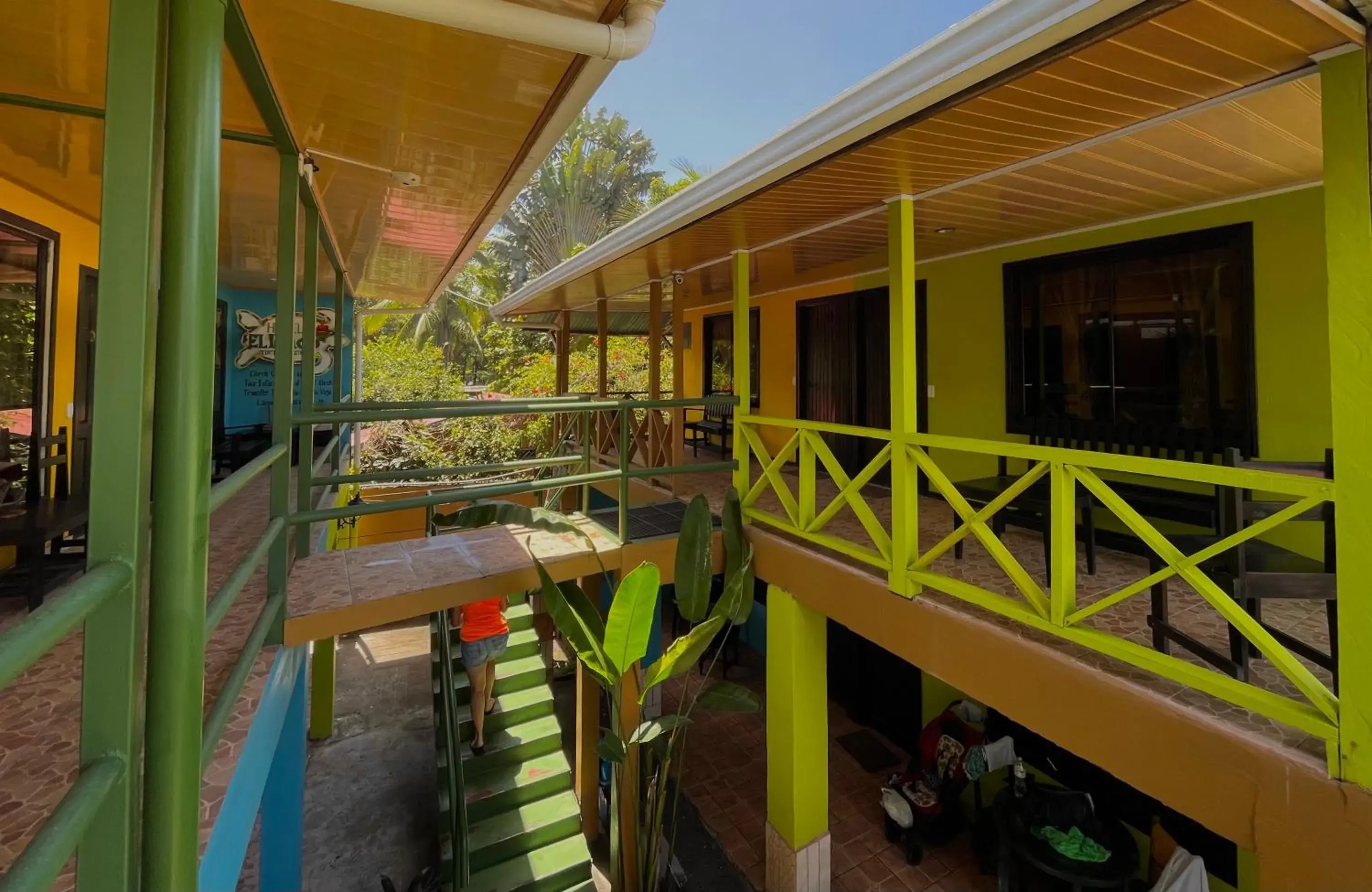 Superior Quadruple Room with A/C in Hotel El Icaco Tortuguero Superior Quadruple Room with A/C in Hotel El Icaco Tortuguero