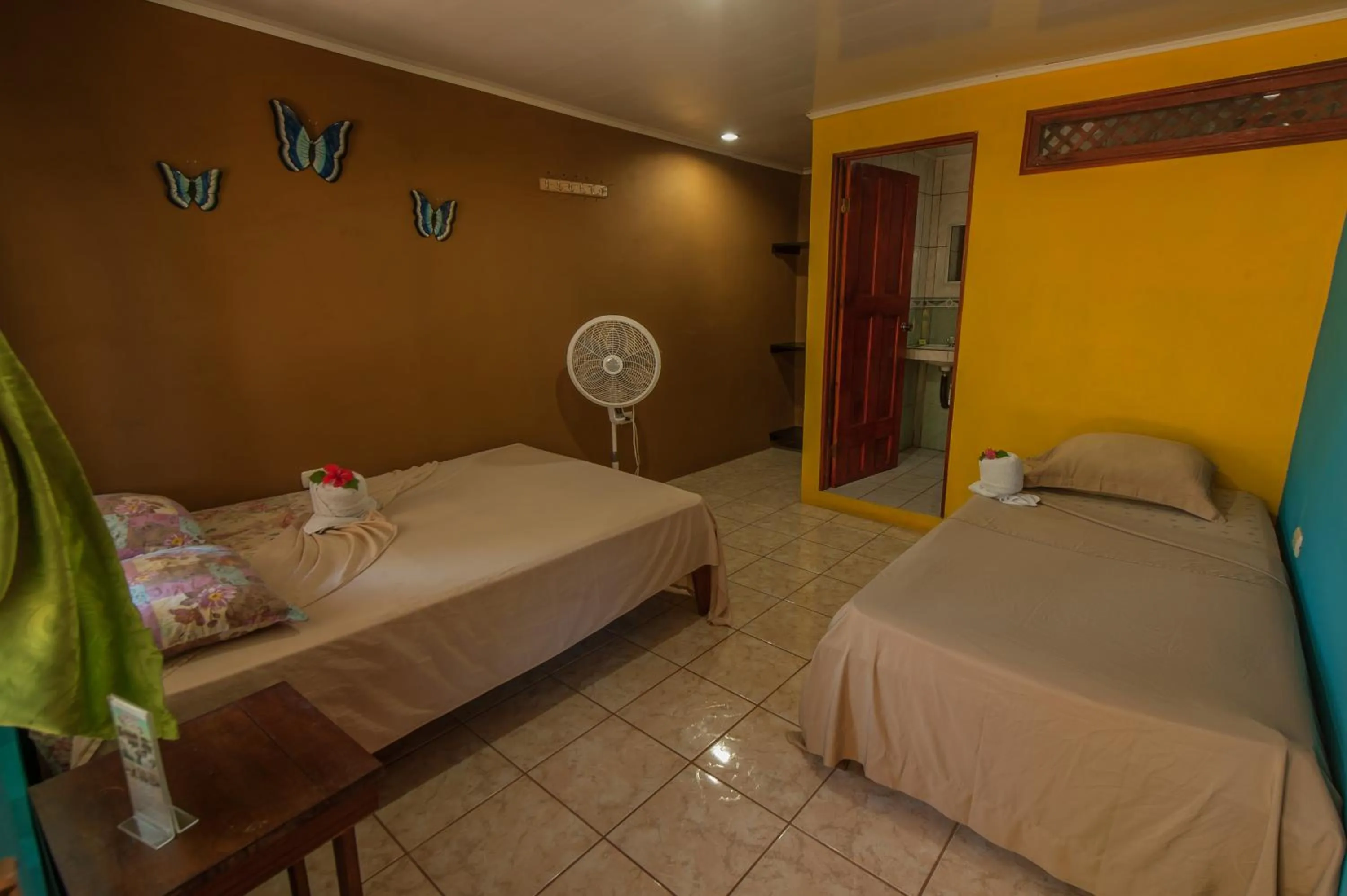 Photo of the whole room, Bed in Hotel El Icaco Tortuguero