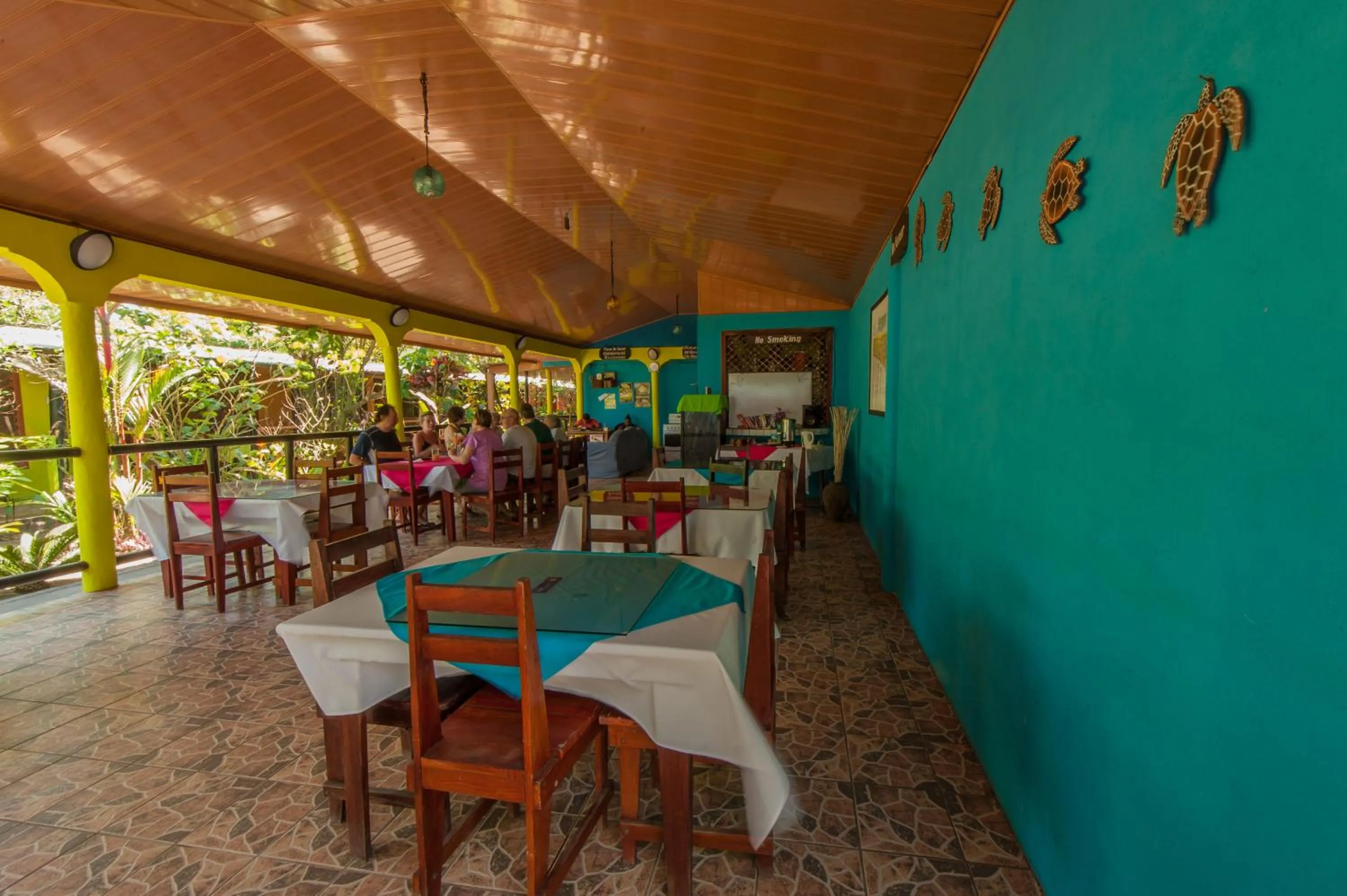 Restaurant/places to eat in Hotel El Icaco Tortuguero