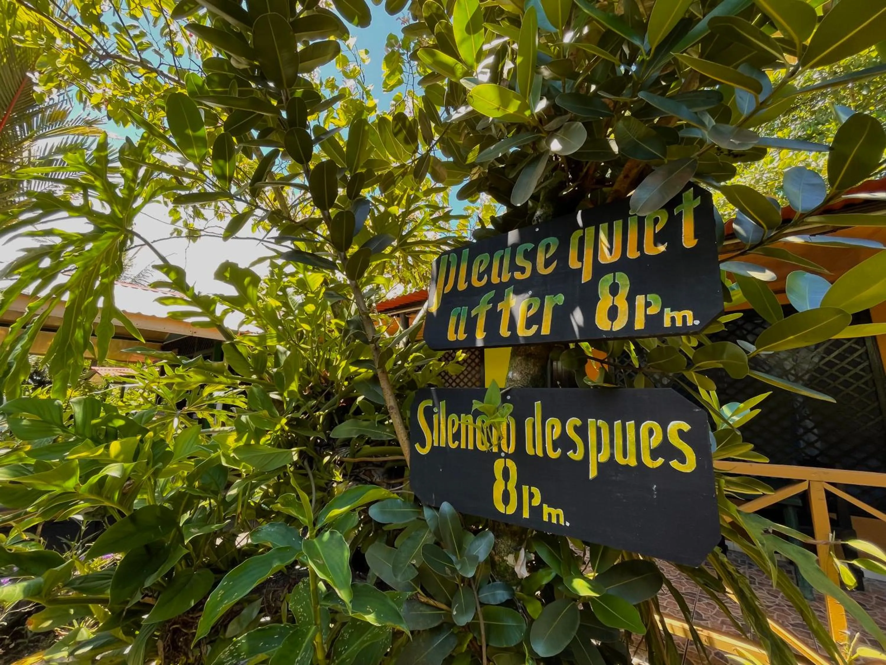 Logo/Certificate/Sign in Hotel El Icaco Tortuguero
