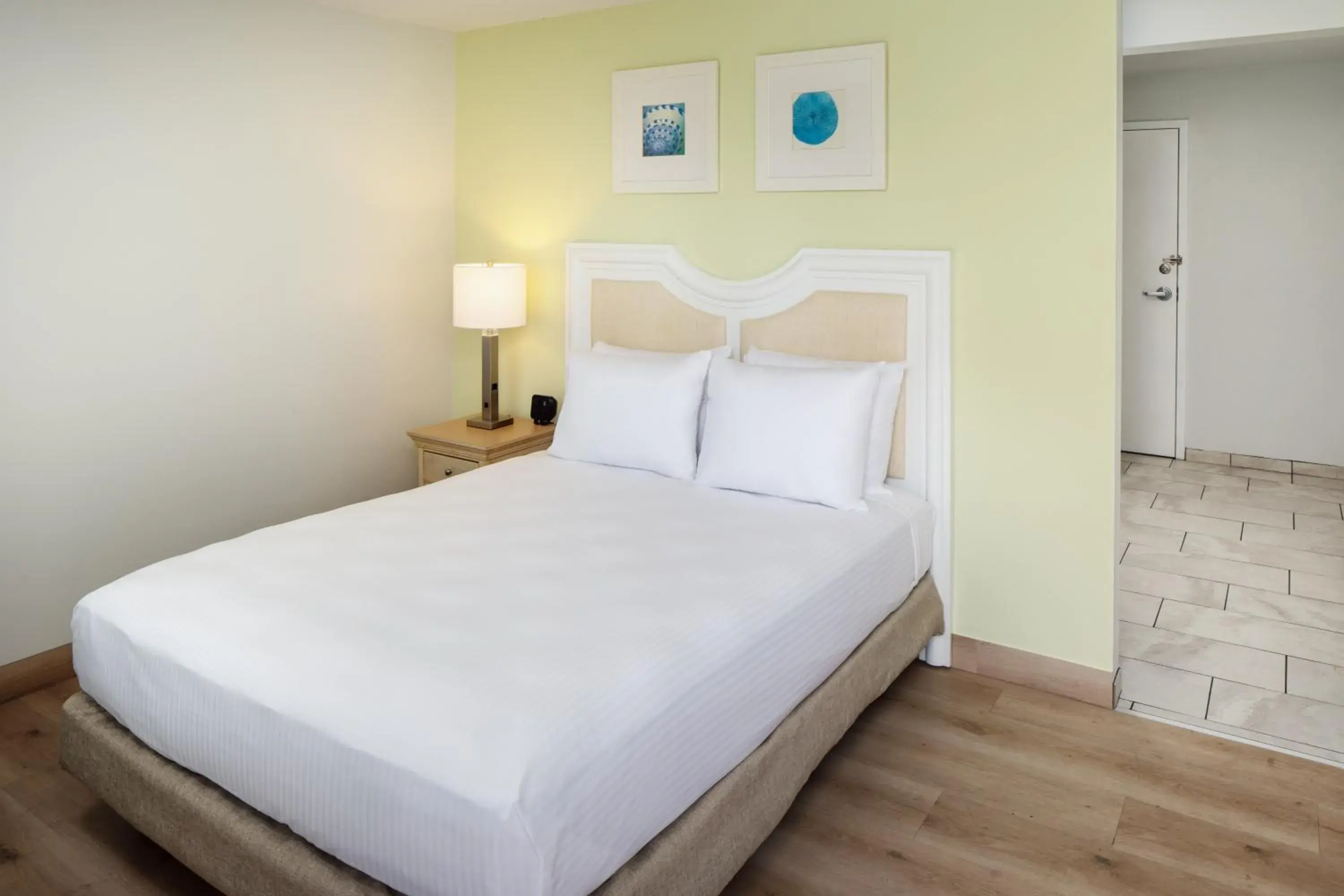 Bed in Surfside Hotel and Suites Bed in Surfside Hotel and Suites