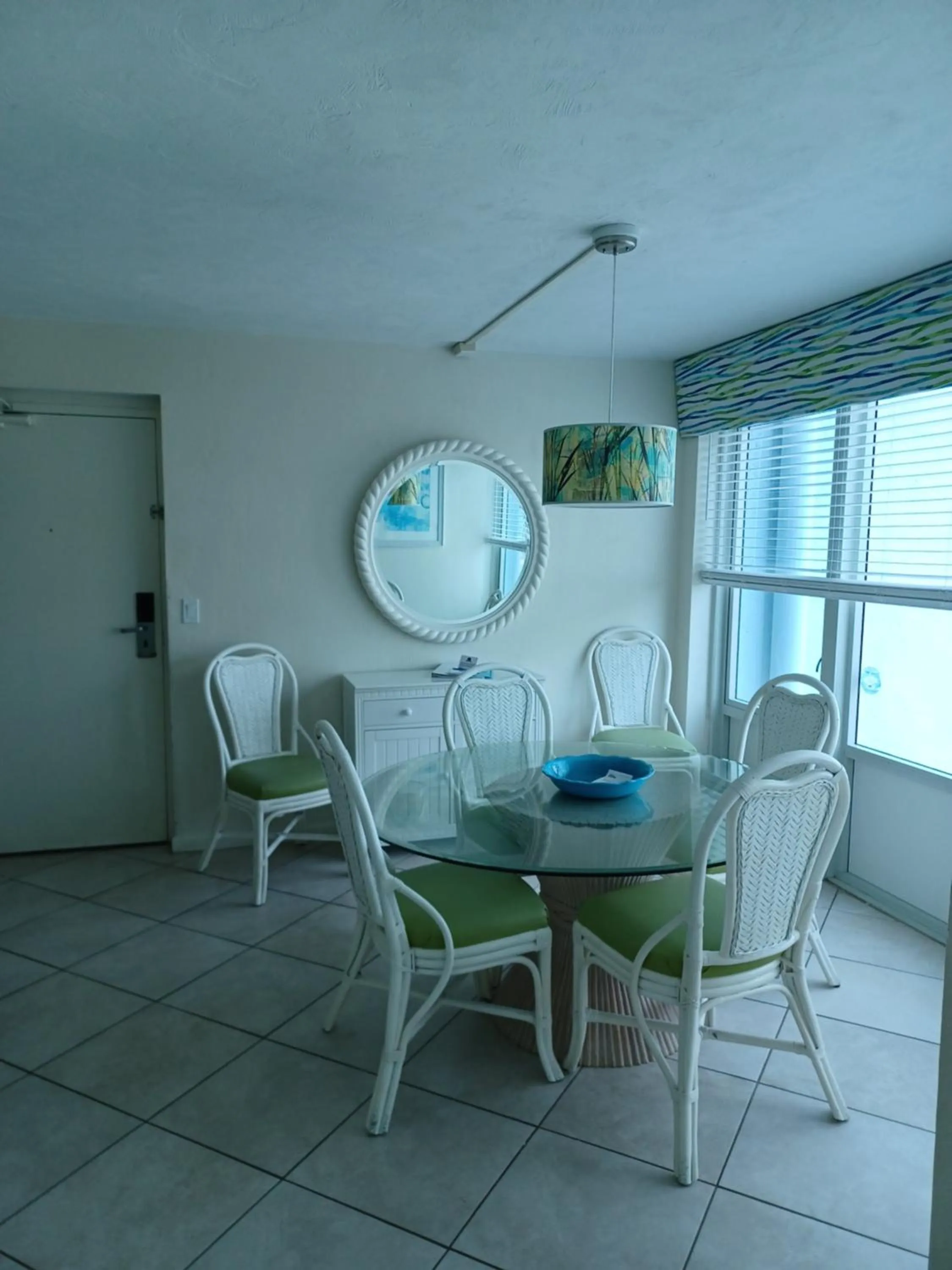 Dining area in Islander Beach Resort - New Smyrna Beach