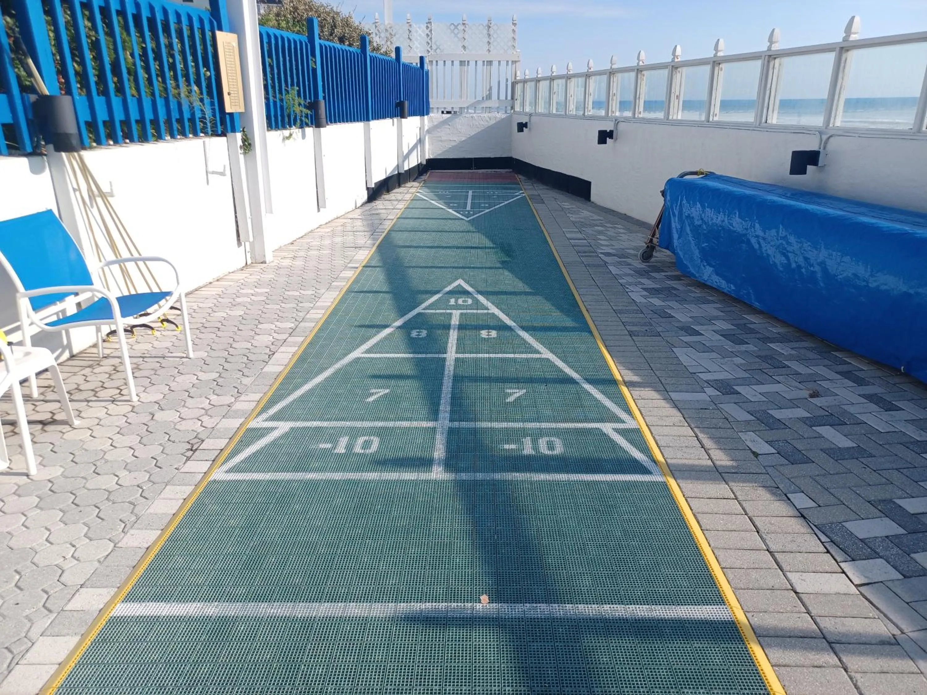 Swimming pool in Islander Beach Resort - New Smyrna Beach