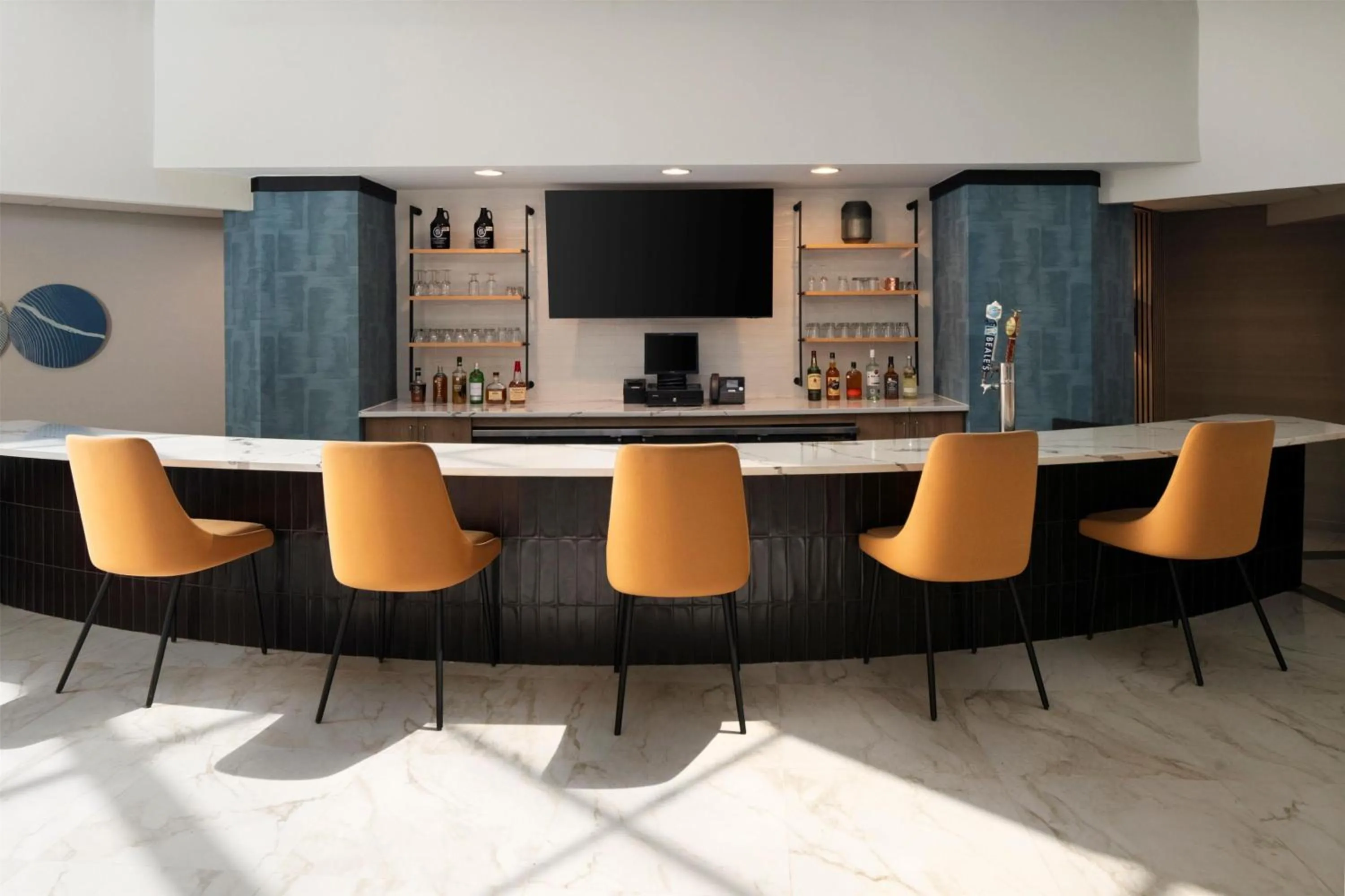 Lounge or bar in DoubleTree by Hilton Richmond - Midlothian