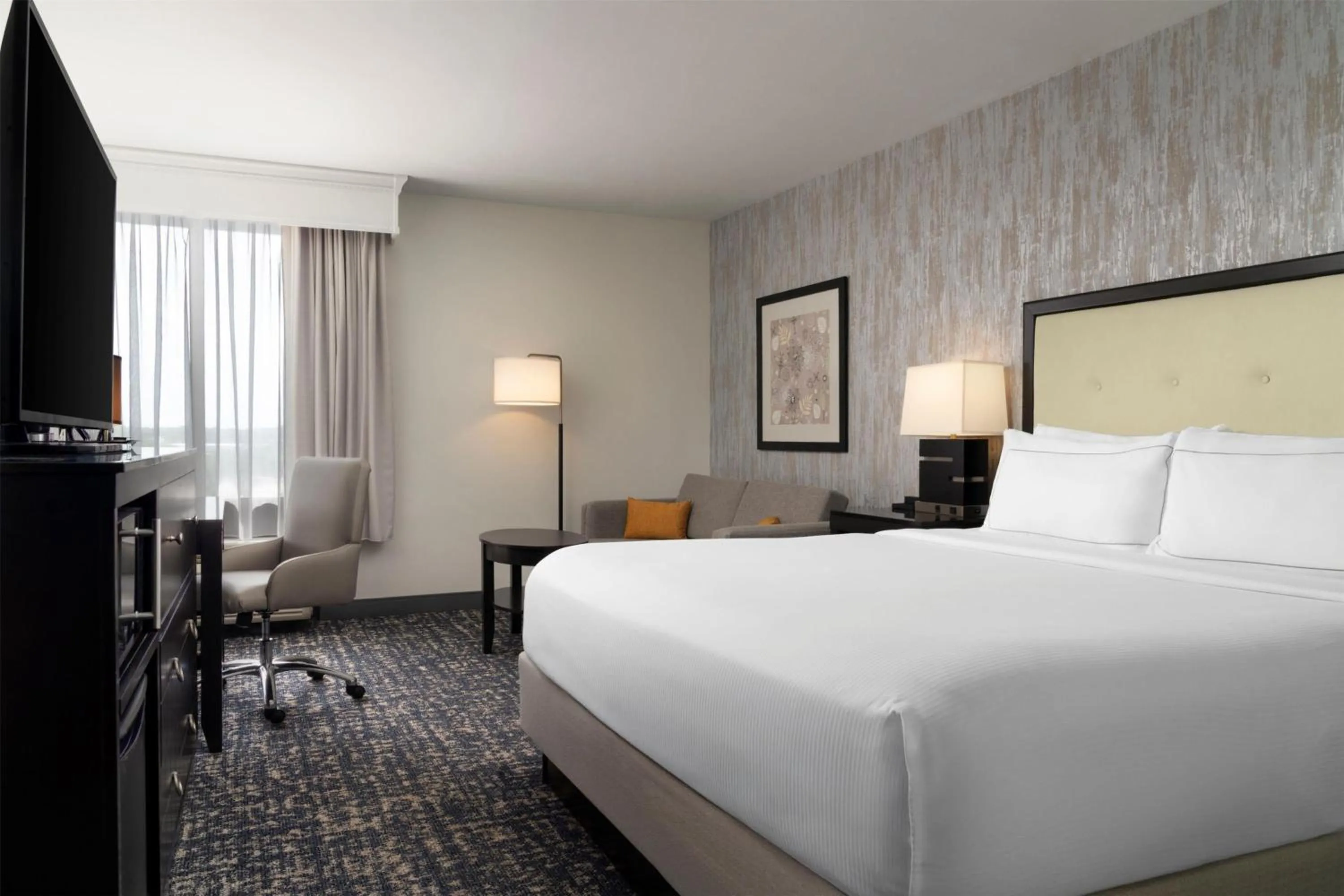 Bed in DoubleTree by Hilton Richmond - Midlothian