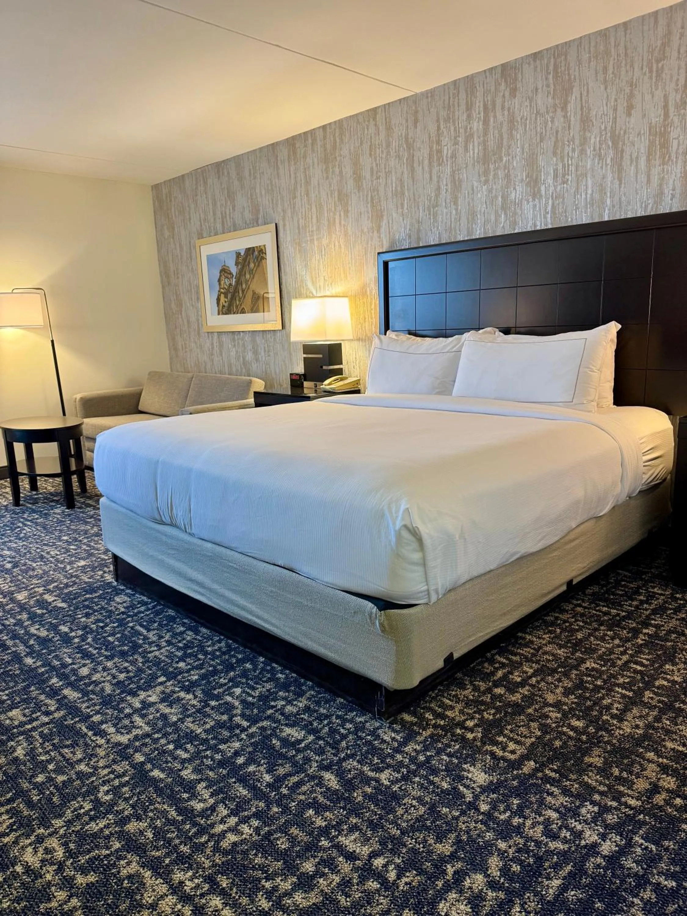 Bedroom, Bed in DoubleTree by Hilton Richmond - Midlothian