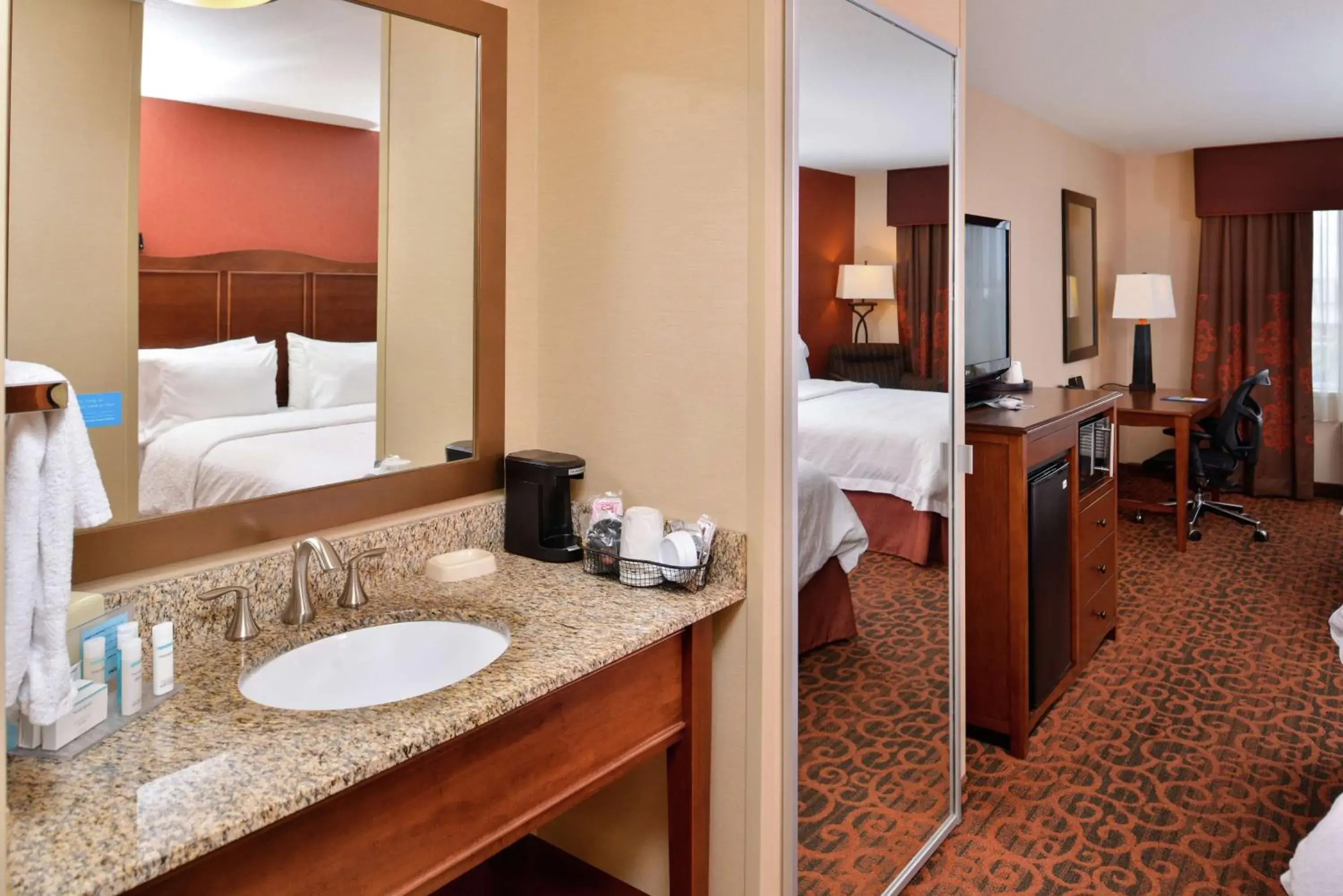 King Room with King Bed - Non-Smoking in Hampton Inn Idaho Falls / Airport King Room with King Bed - Non-Smoking in Hampton Inn Idaho Falls / Airport