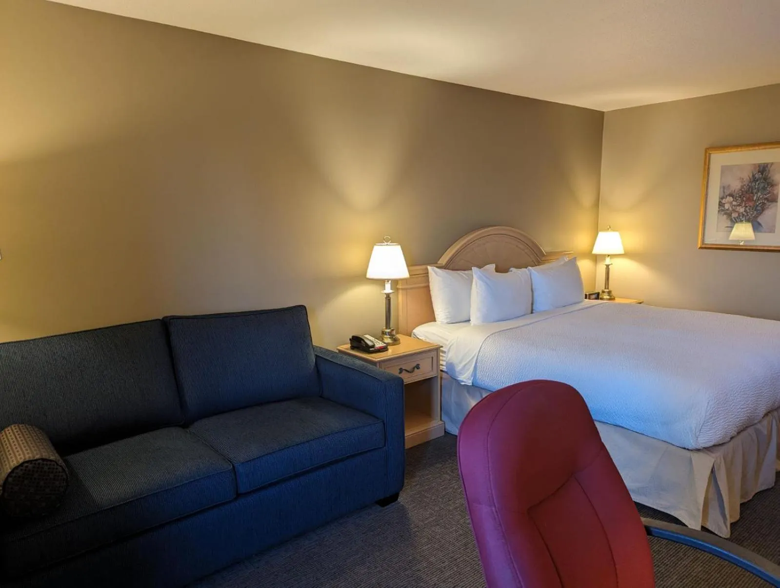 Seating area, Bed in Nomad Hotel & Suites