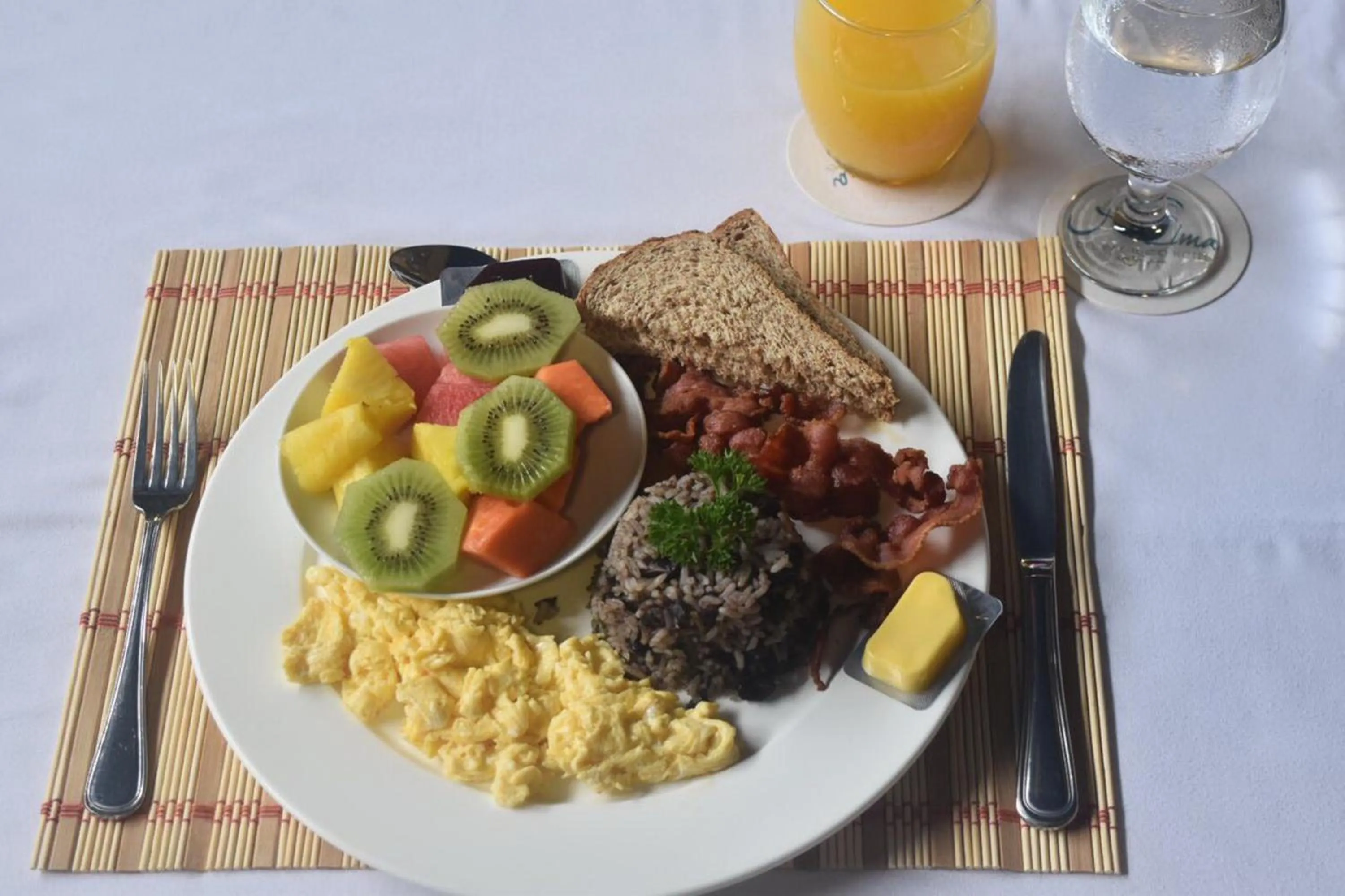 American breakfast in Alma del Pacifico Hotel & Spa