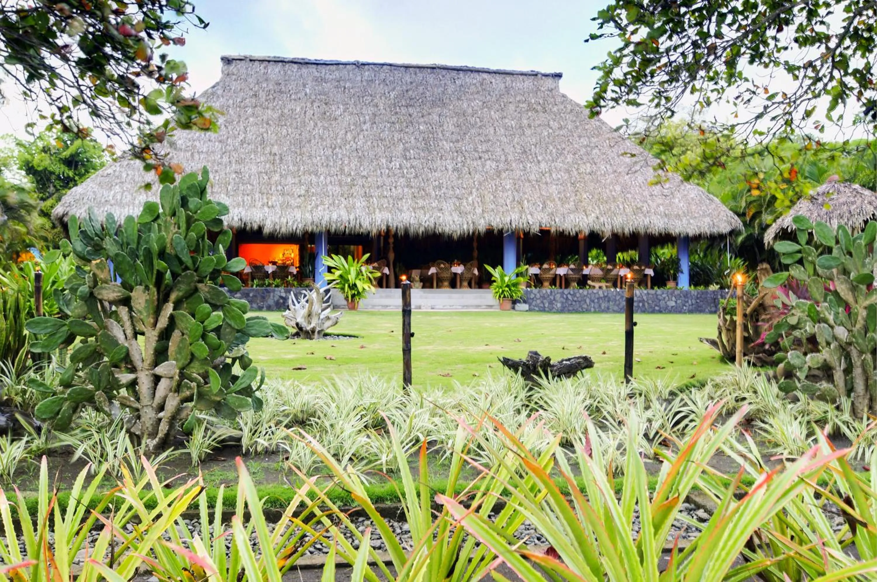 Garden in Alma del Pacifico Hotel & Spa