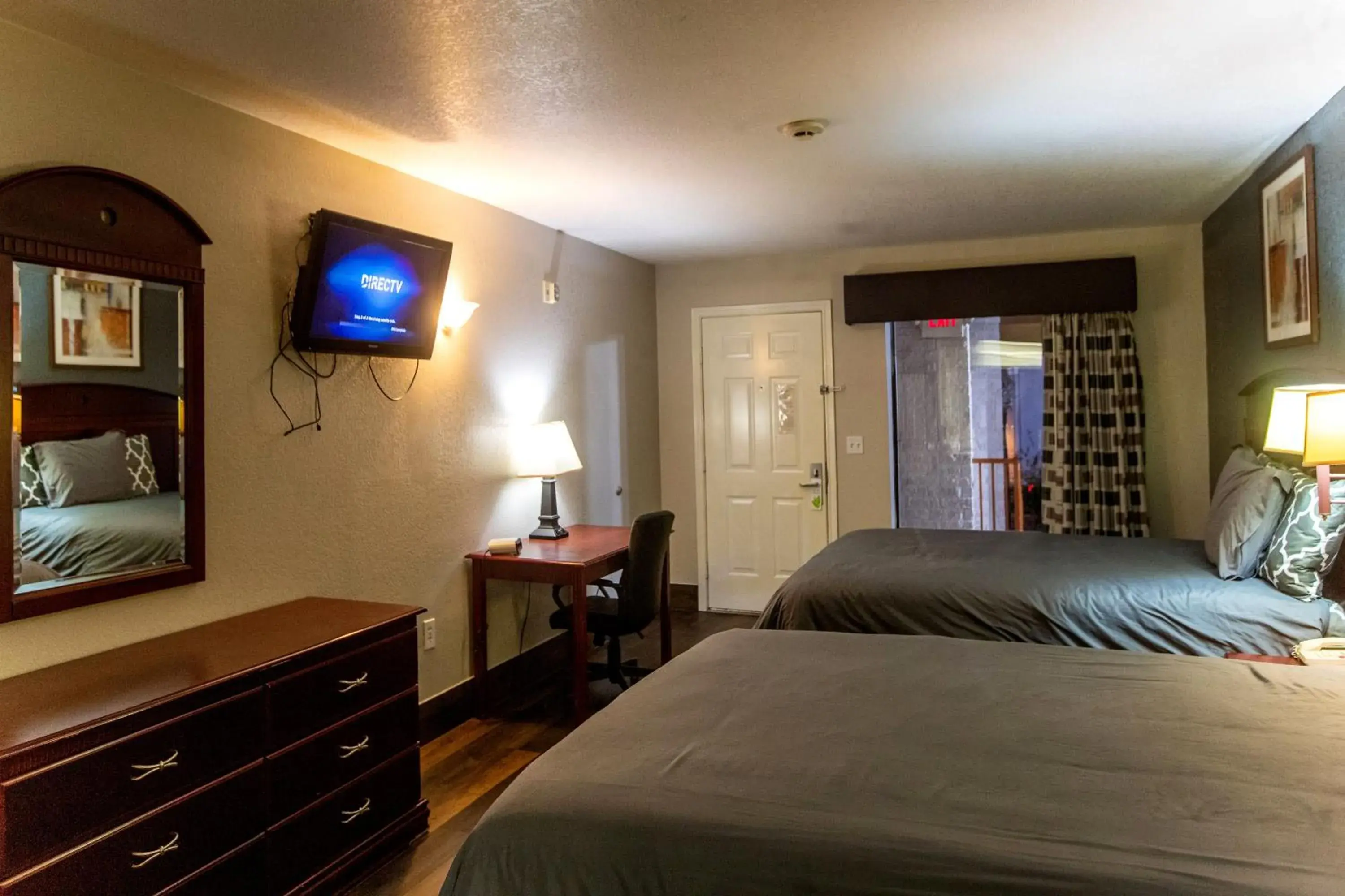 Bed in Magnolia Inn and Suites Bed in Magnolia Inn and Suites