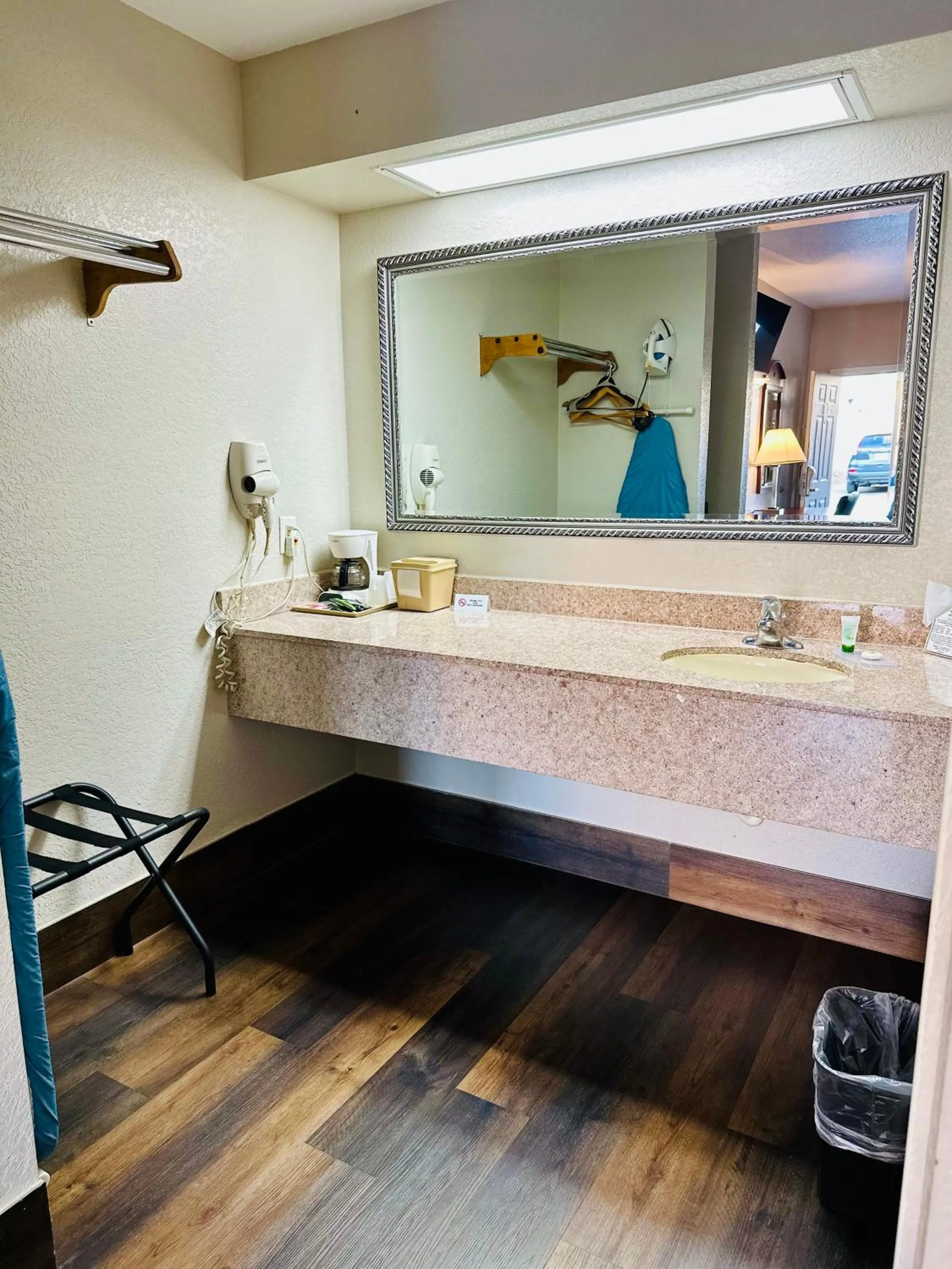 Magnolia Inn and Suites