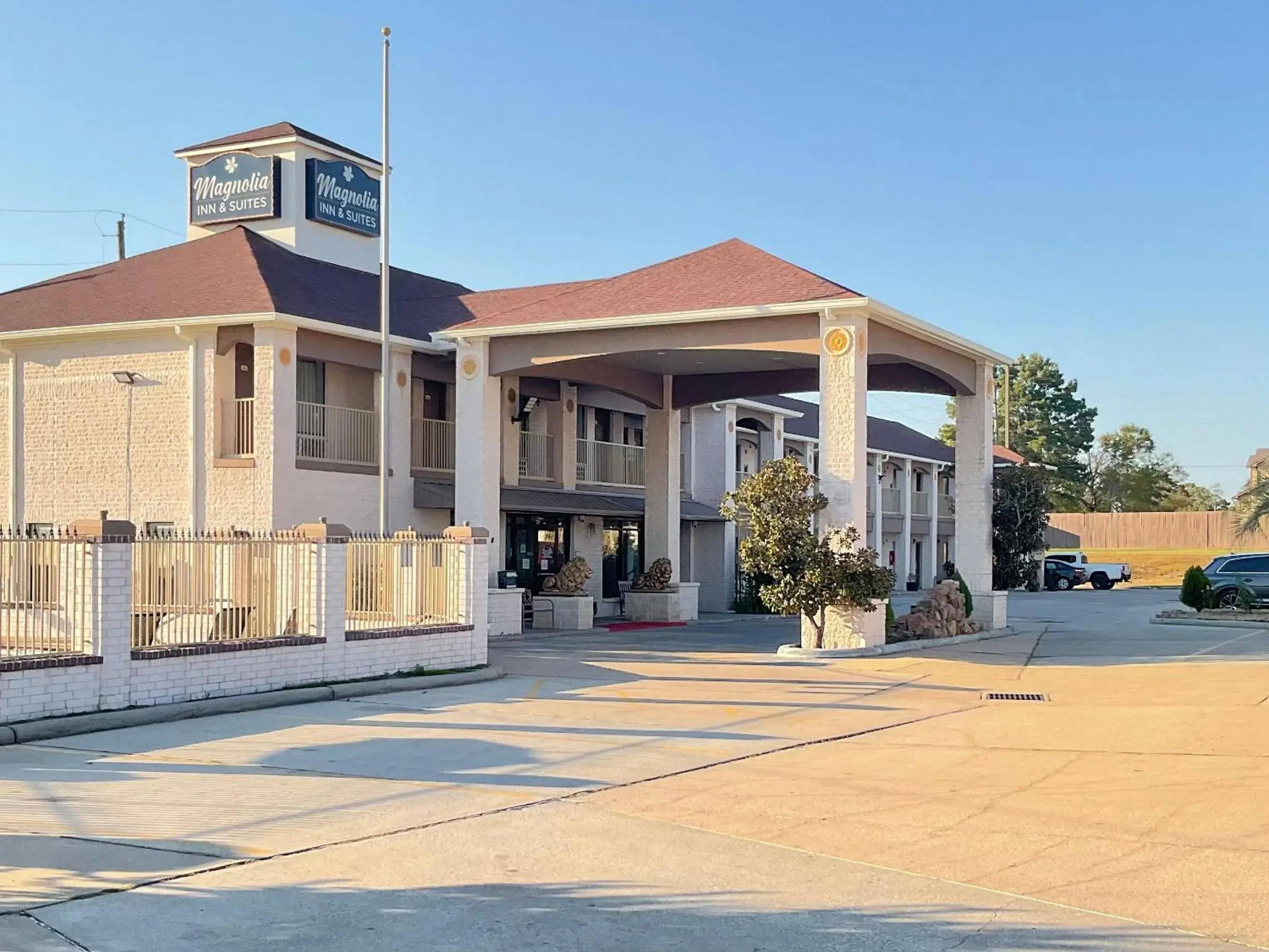 Property building in Magnolia Inn and Suites Property building in Magnolia Inn and Suites