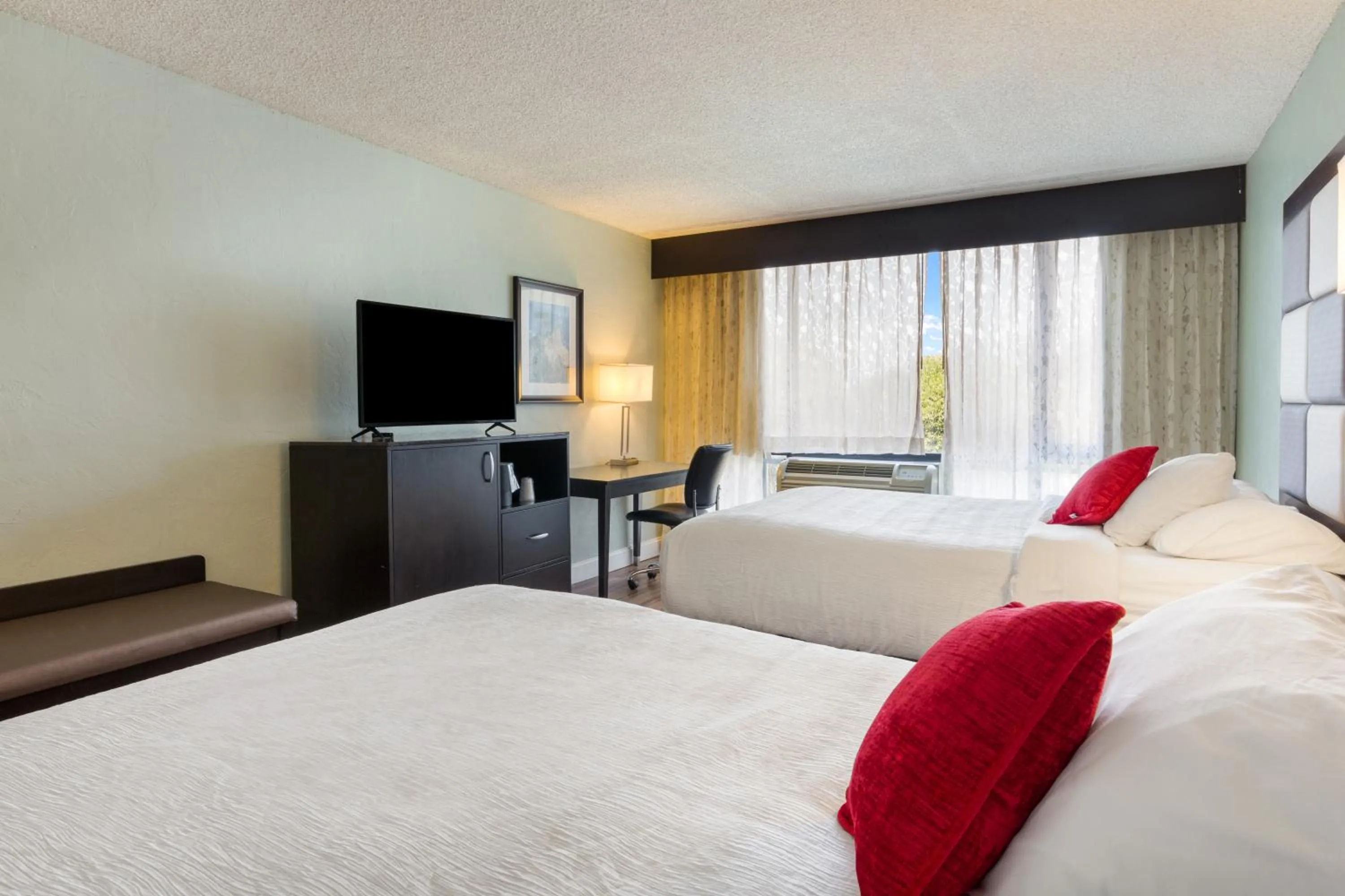 Bed in Red Lion Hotel Monterey