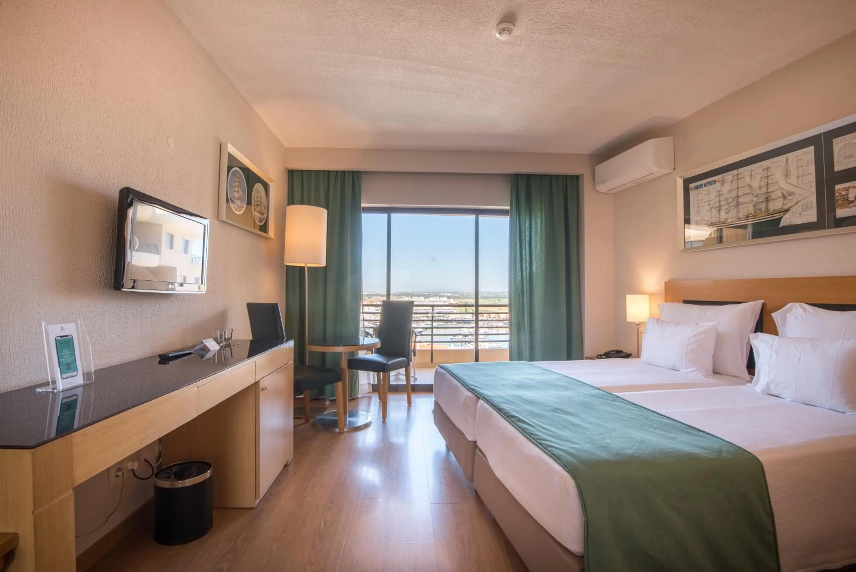 Bedroom, Bed in Vila Gale Marina