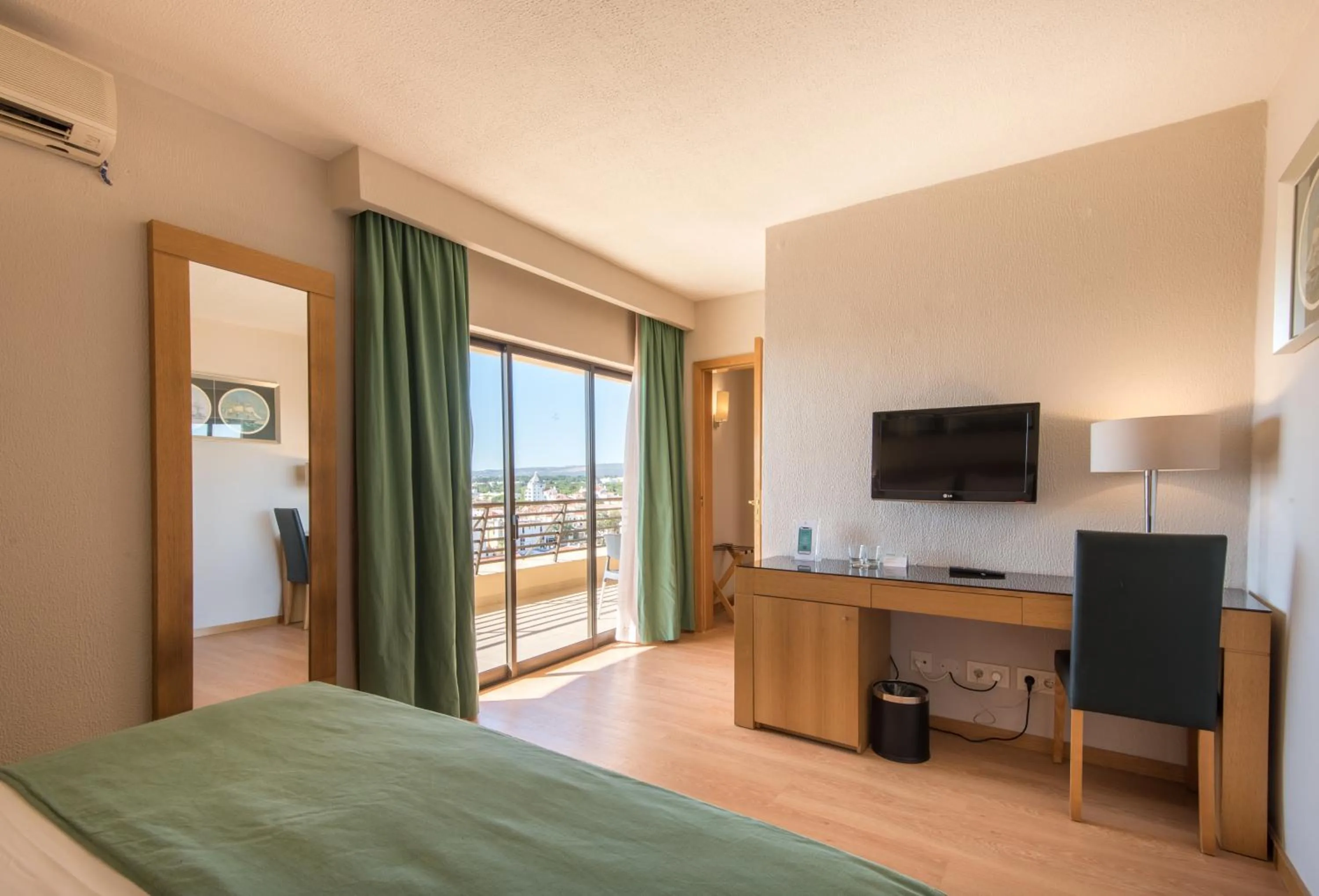 Bedroom, Bed in Vila Gale Marina