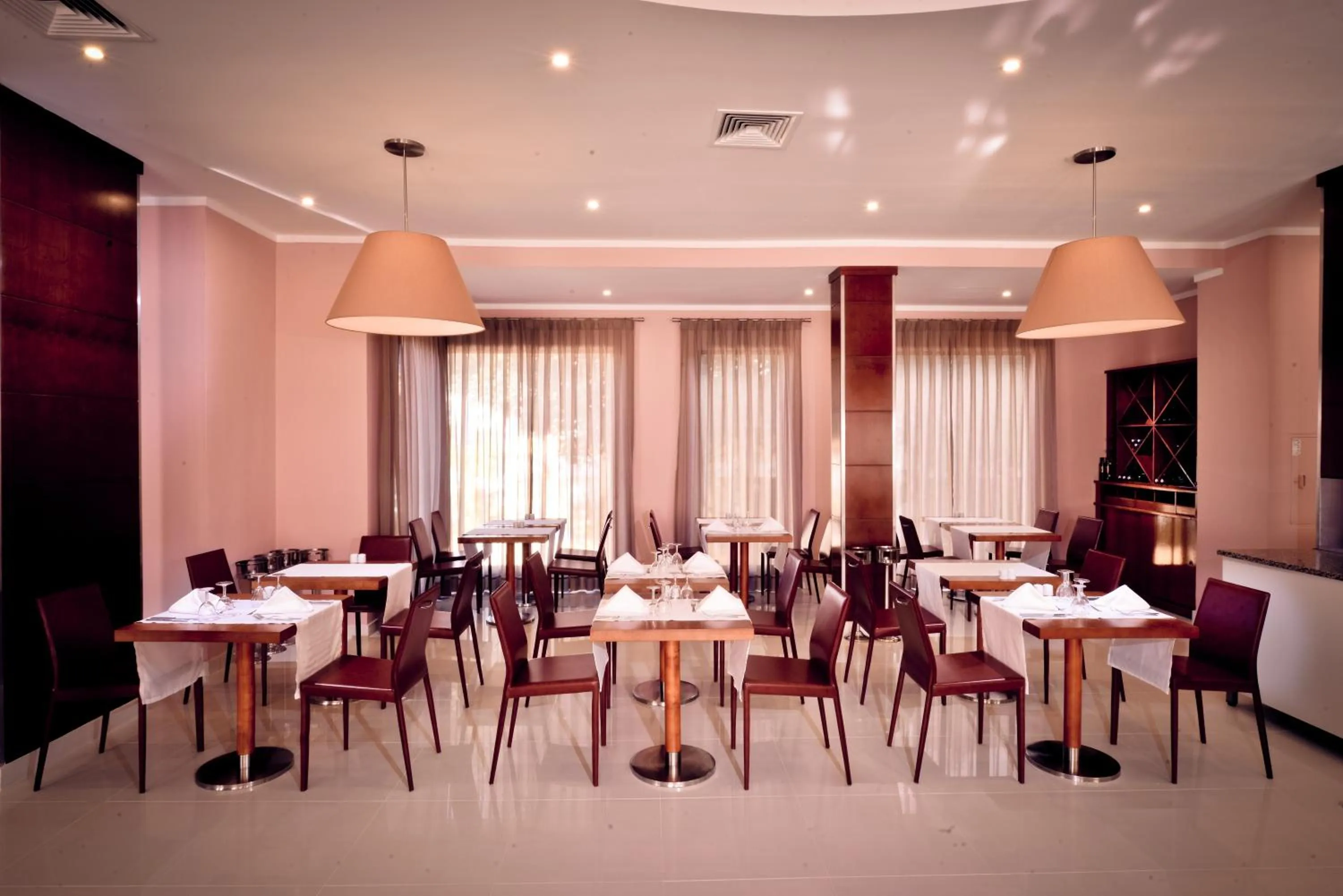 Restaurant/places to eat in Vila Gale Marina