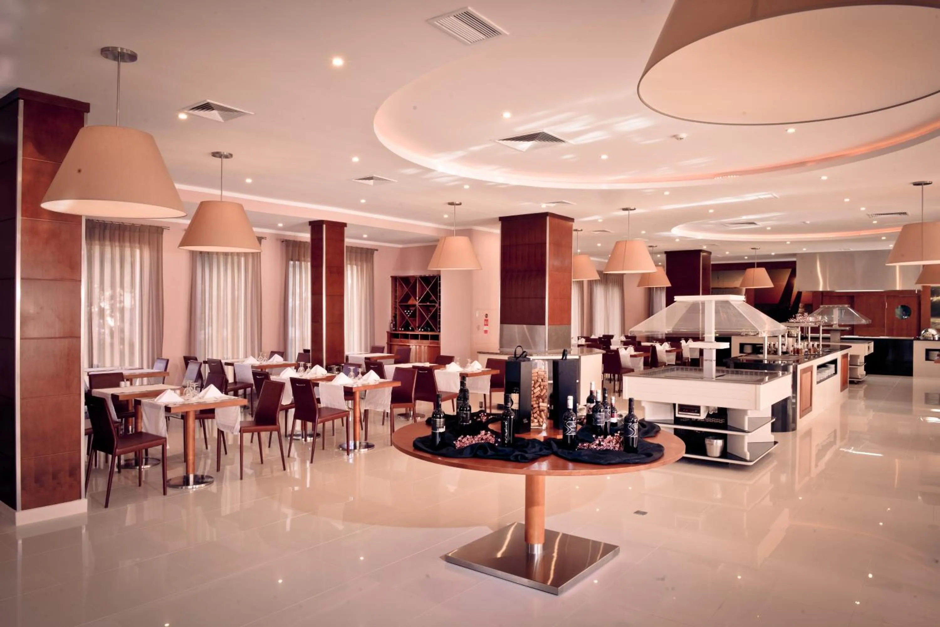 Restaurant/places to eat in Vila Gale Marina