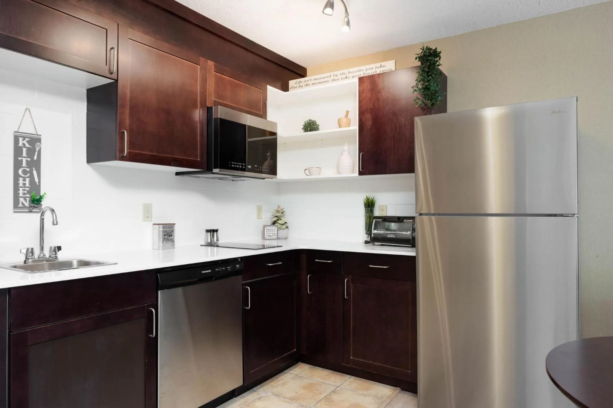 kitchen in Franklin Suite Hotel