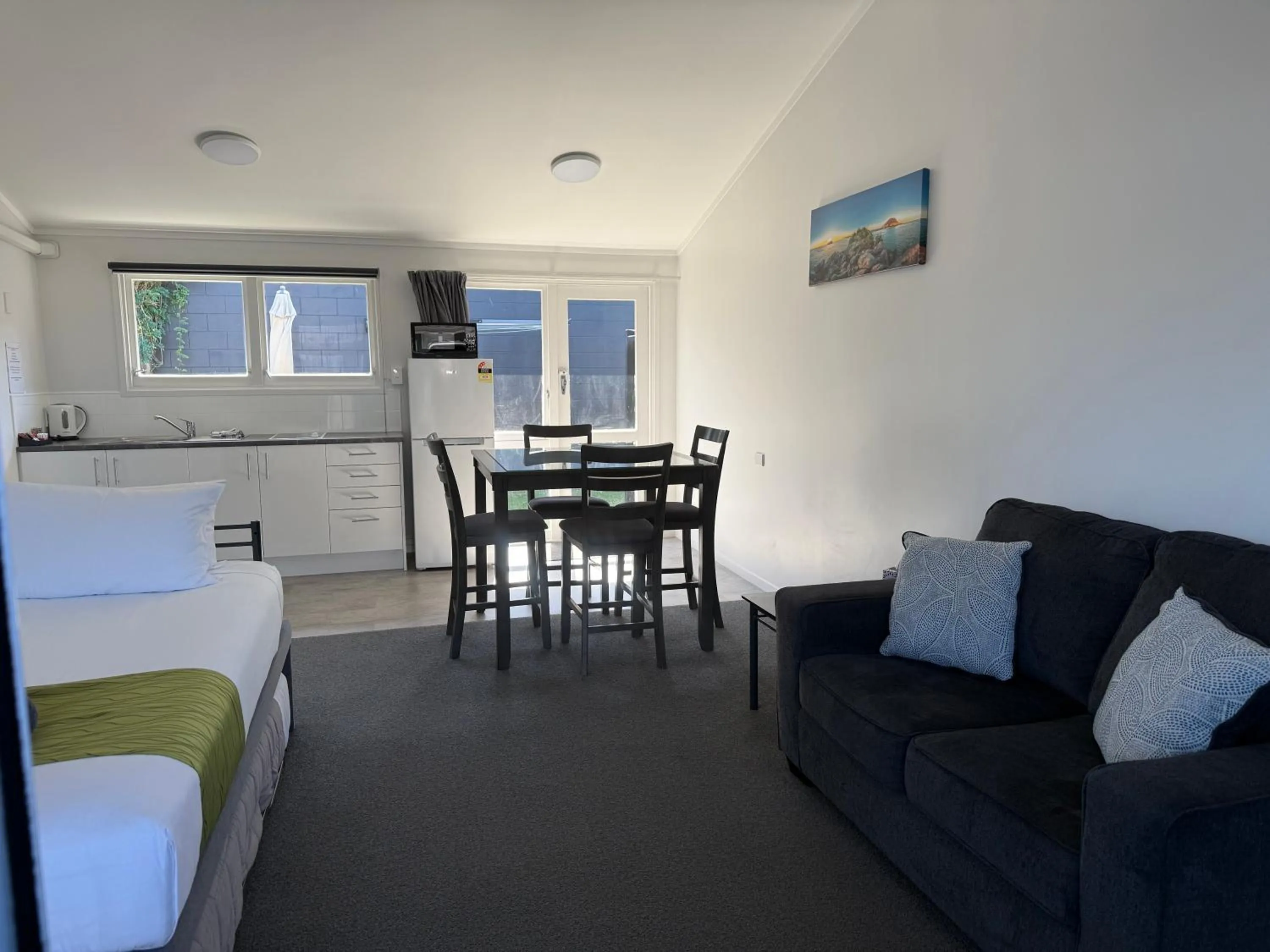 Ambassador Motor Inn