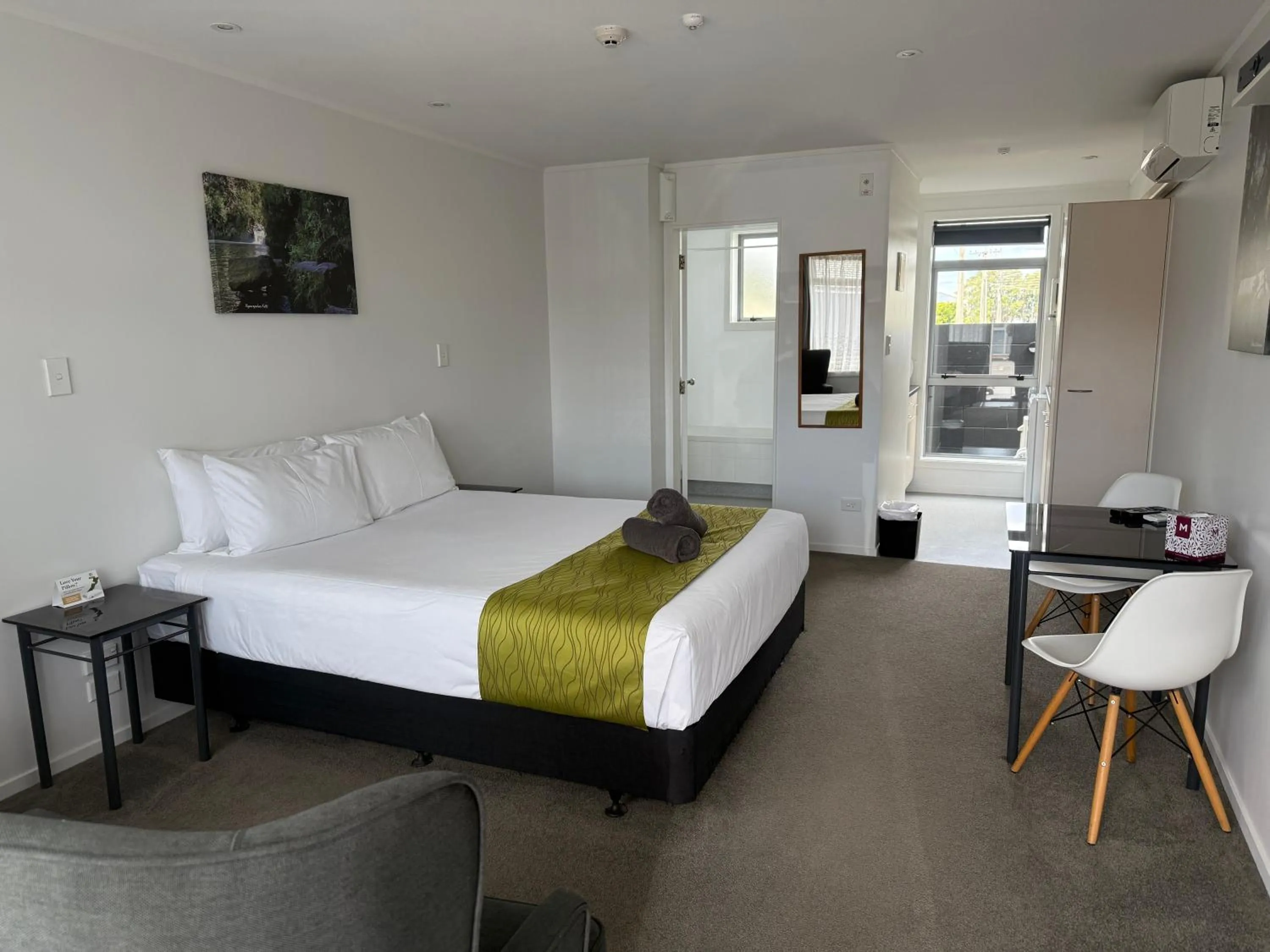 Bed in Ambassador Motor Inn