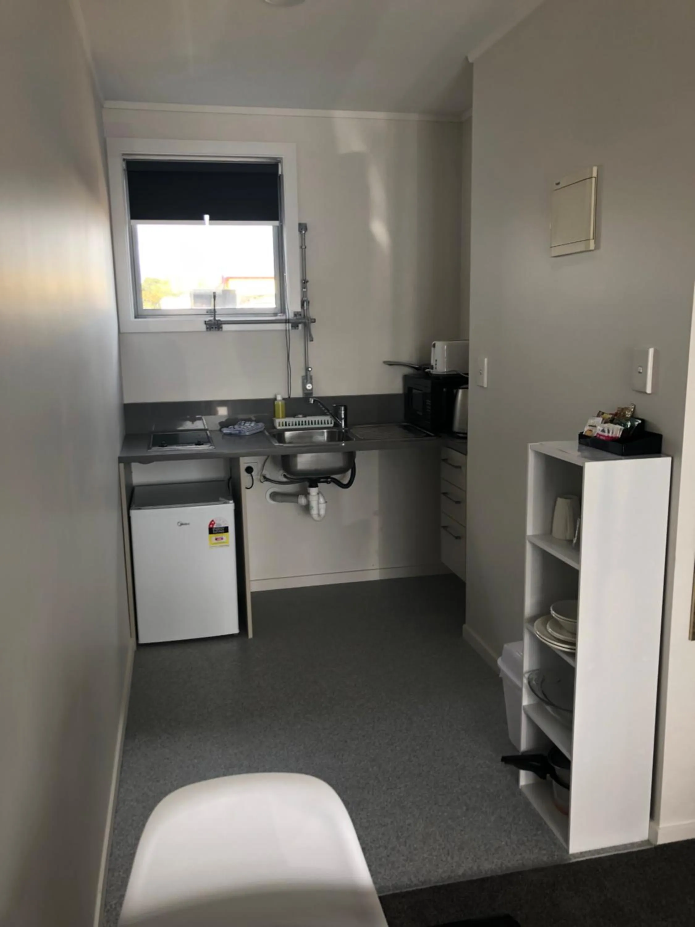 Kitchen or kitchenette in Ambassador Motor Inn