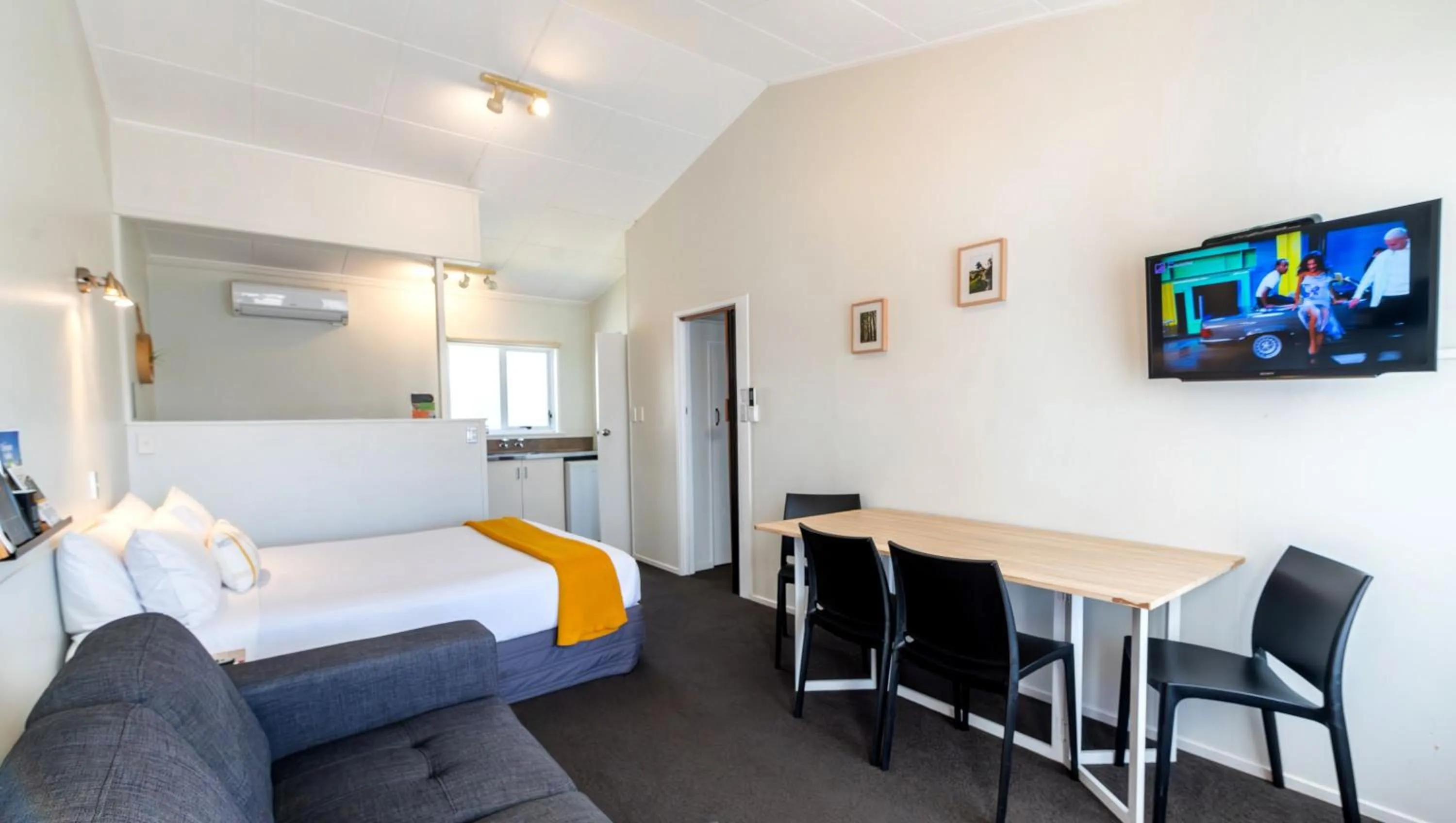 Bedroom, Bed in Aura Accommodation