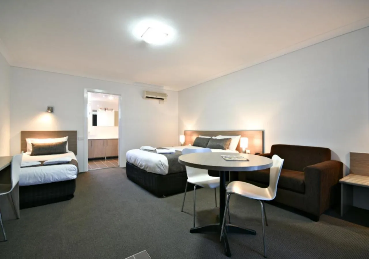 Bedroom, Bed in The Aberdeen Motel