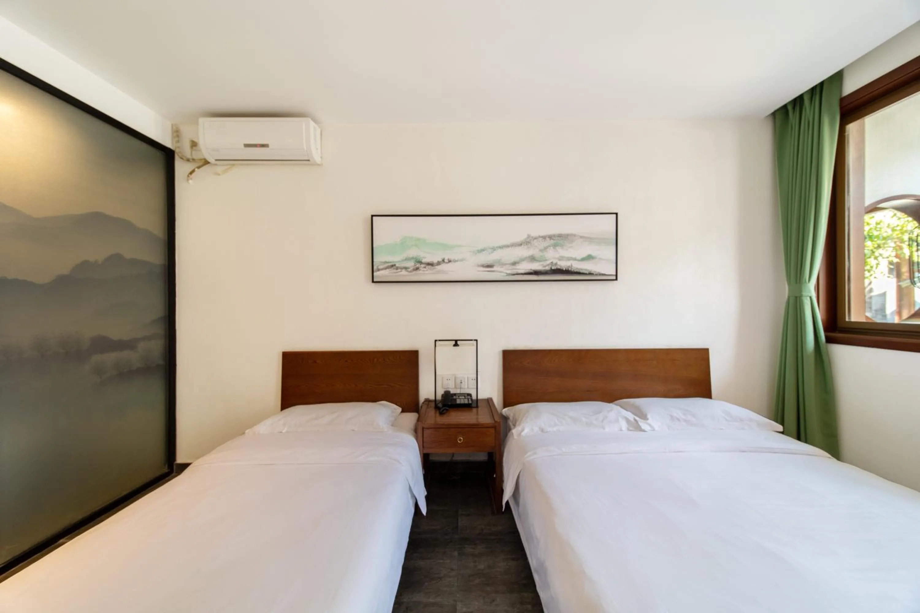 Bed in Guipu Beihai Courtyard Hotel Beijing