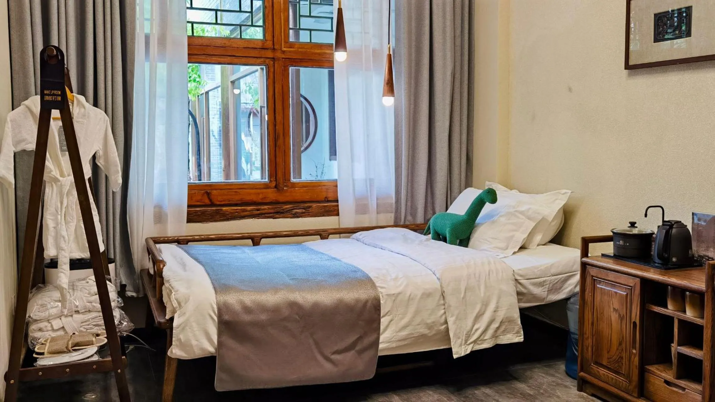 Bed in Guipu Beihai Courtyard Hotel Beijing