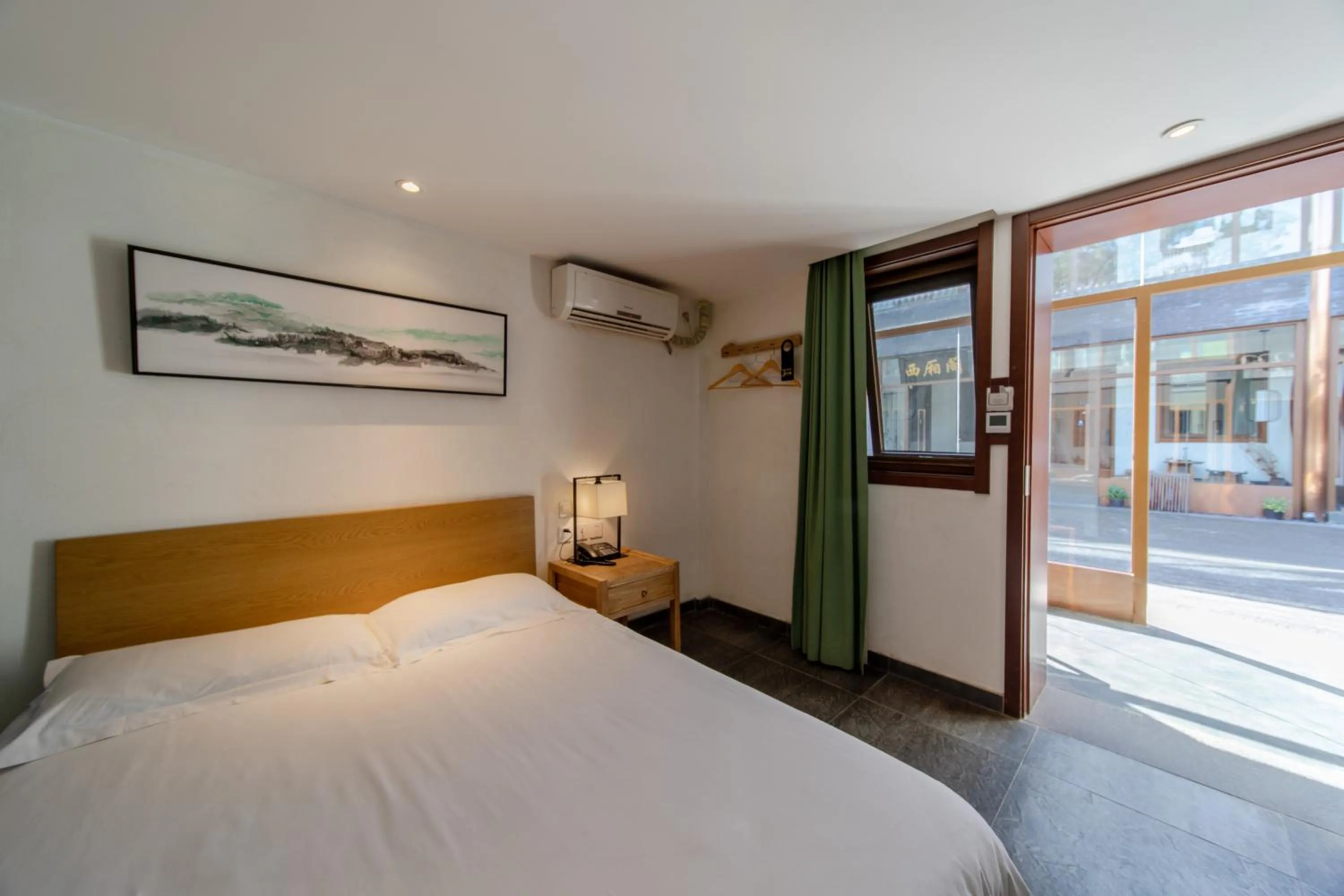 Bedroom, Bed in Guipu Beihai Courtyard Hotel Beijing