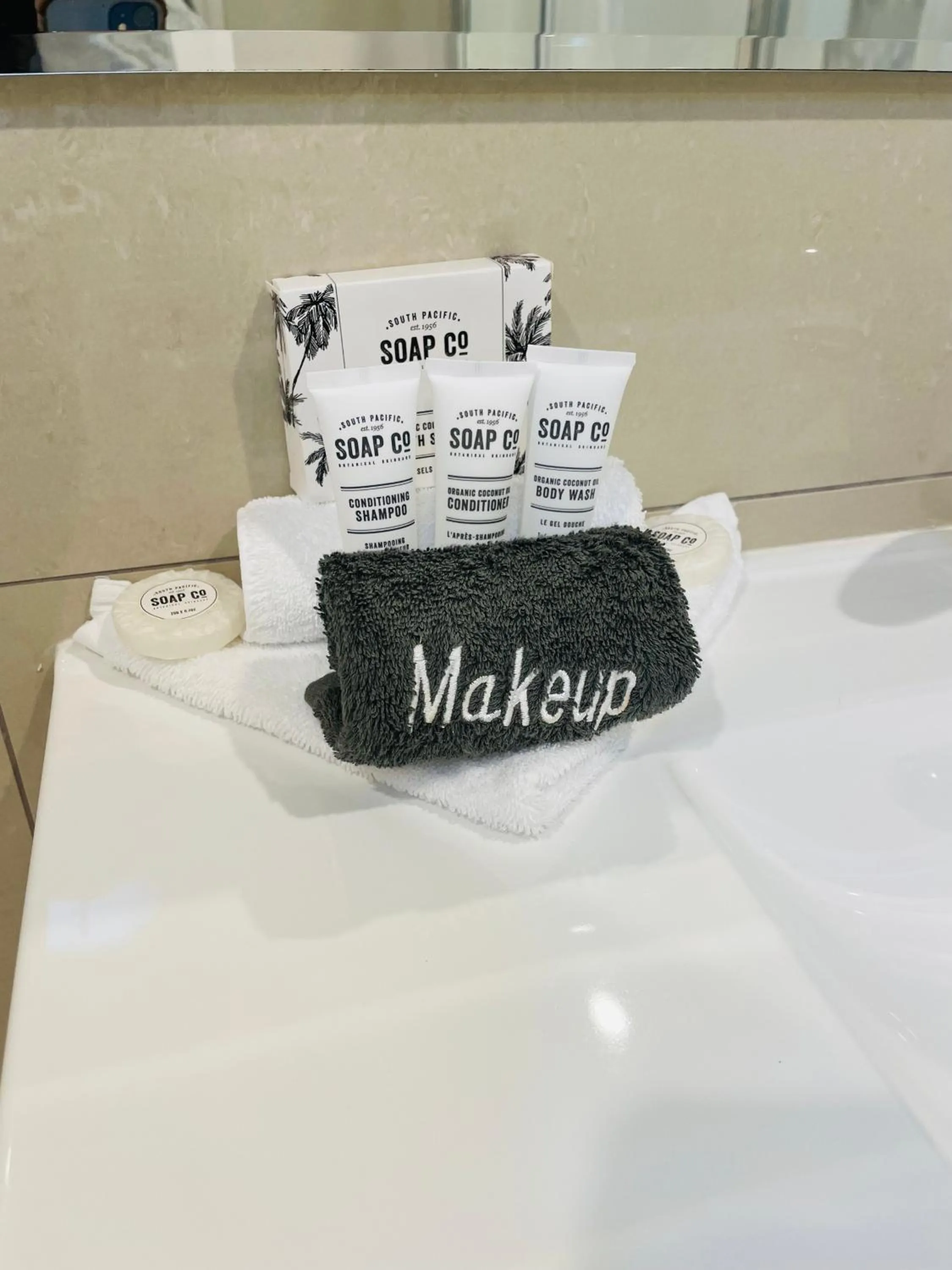 Text overlay in Kauri Court Motel and Apartments