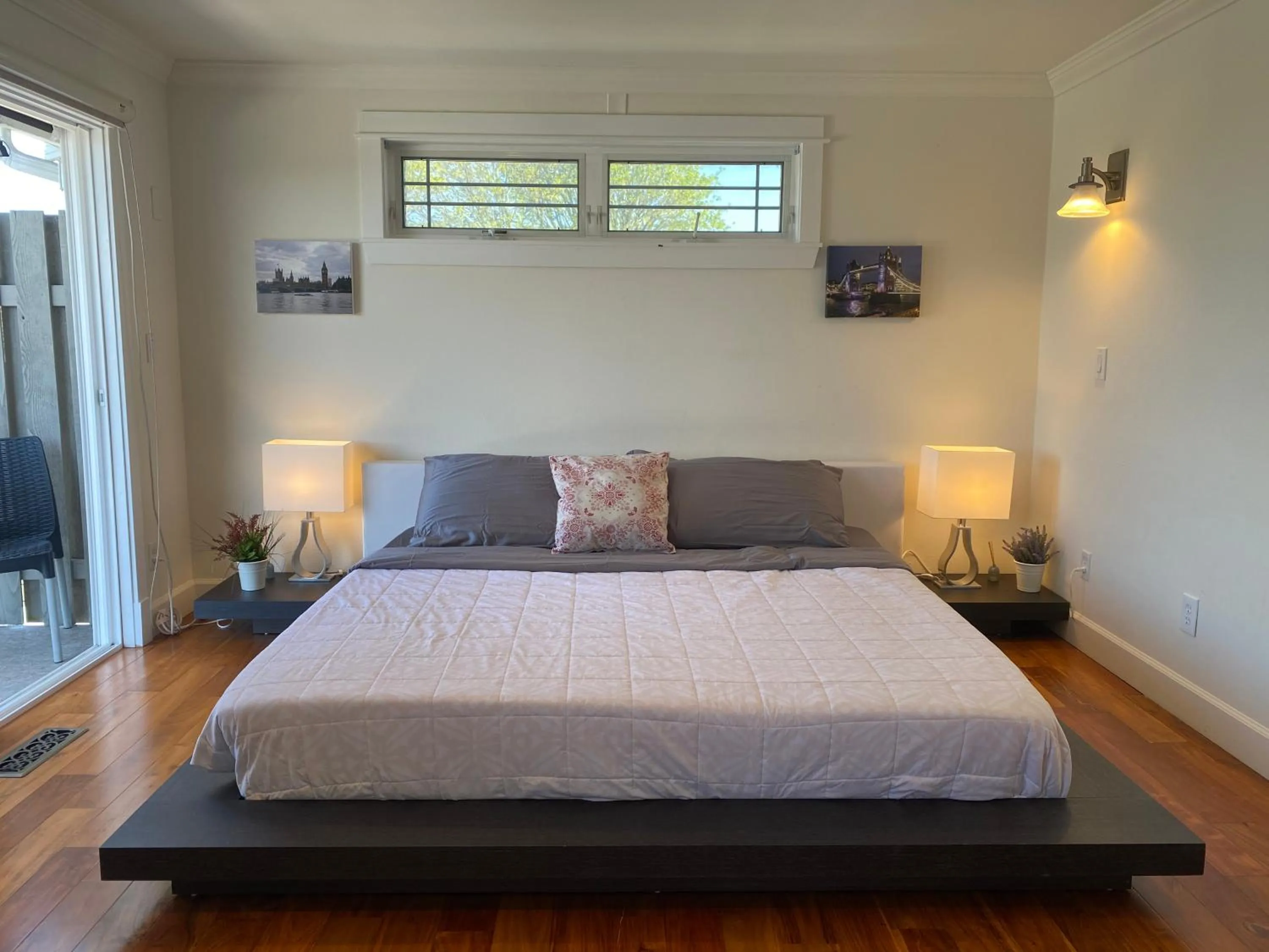 Bed in Scenic Lake View Home