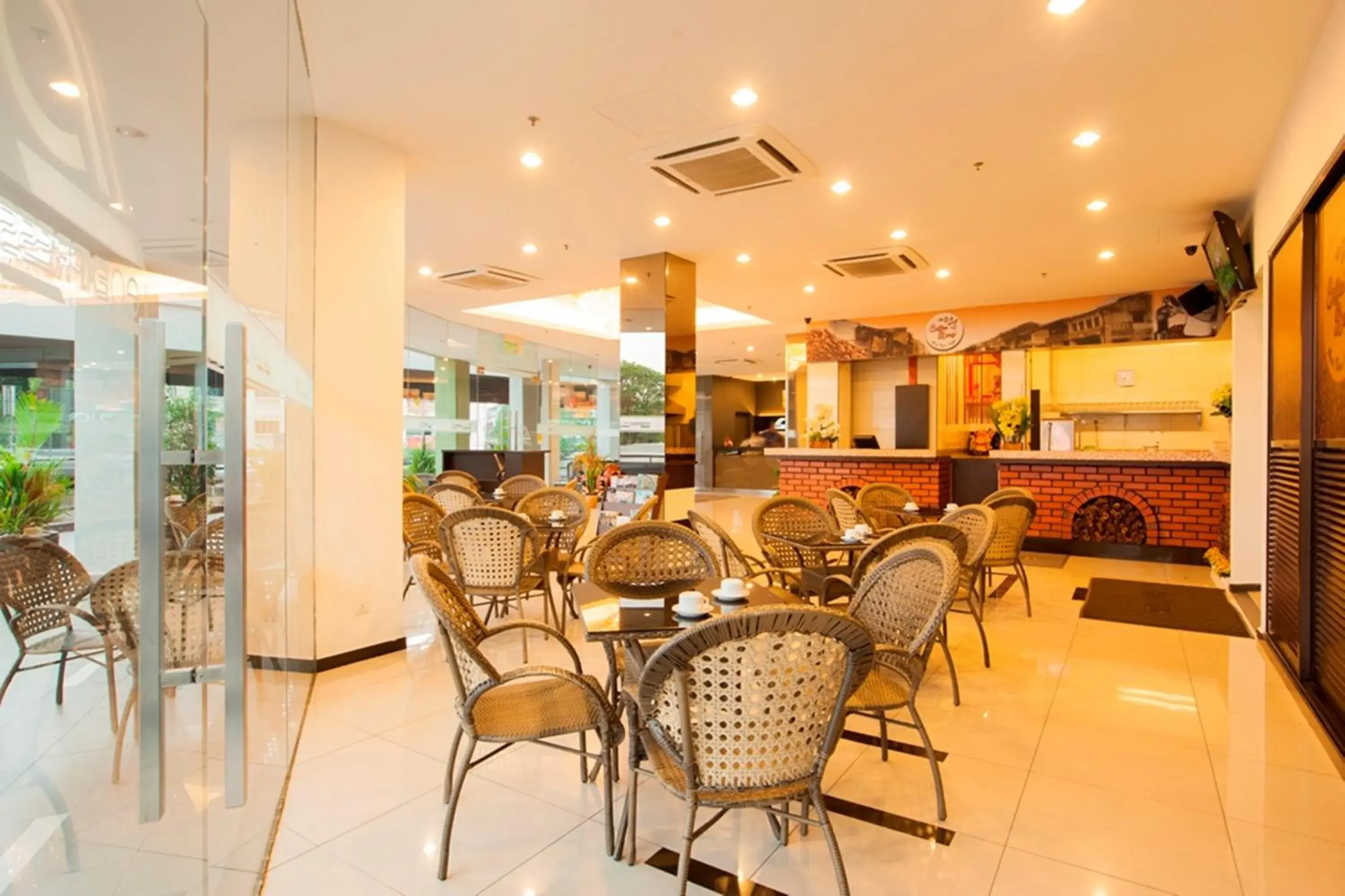 Restaurant/Places to Eat in Leo Express Hotel