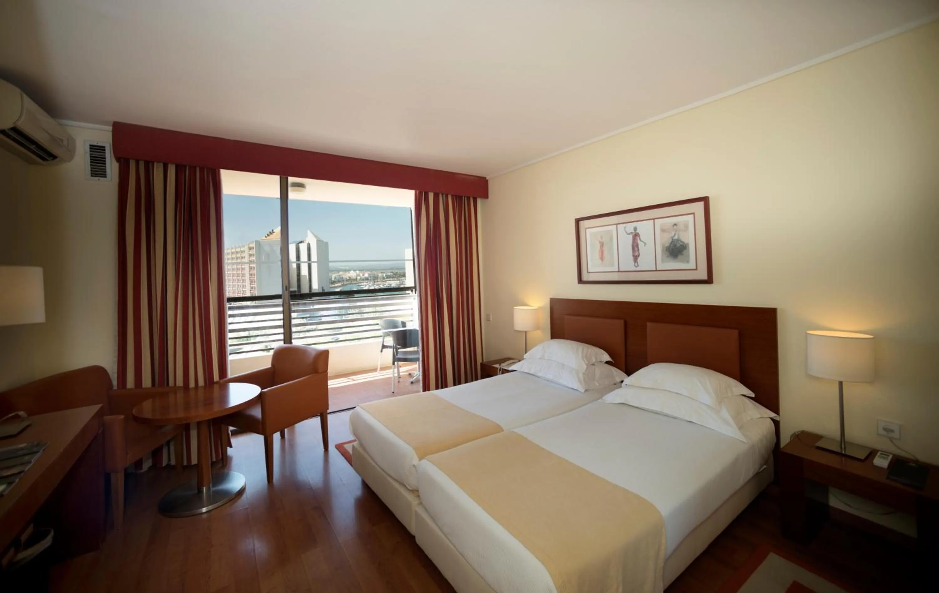 Photo of the whole room, Bed in Vila Gale Ampalius