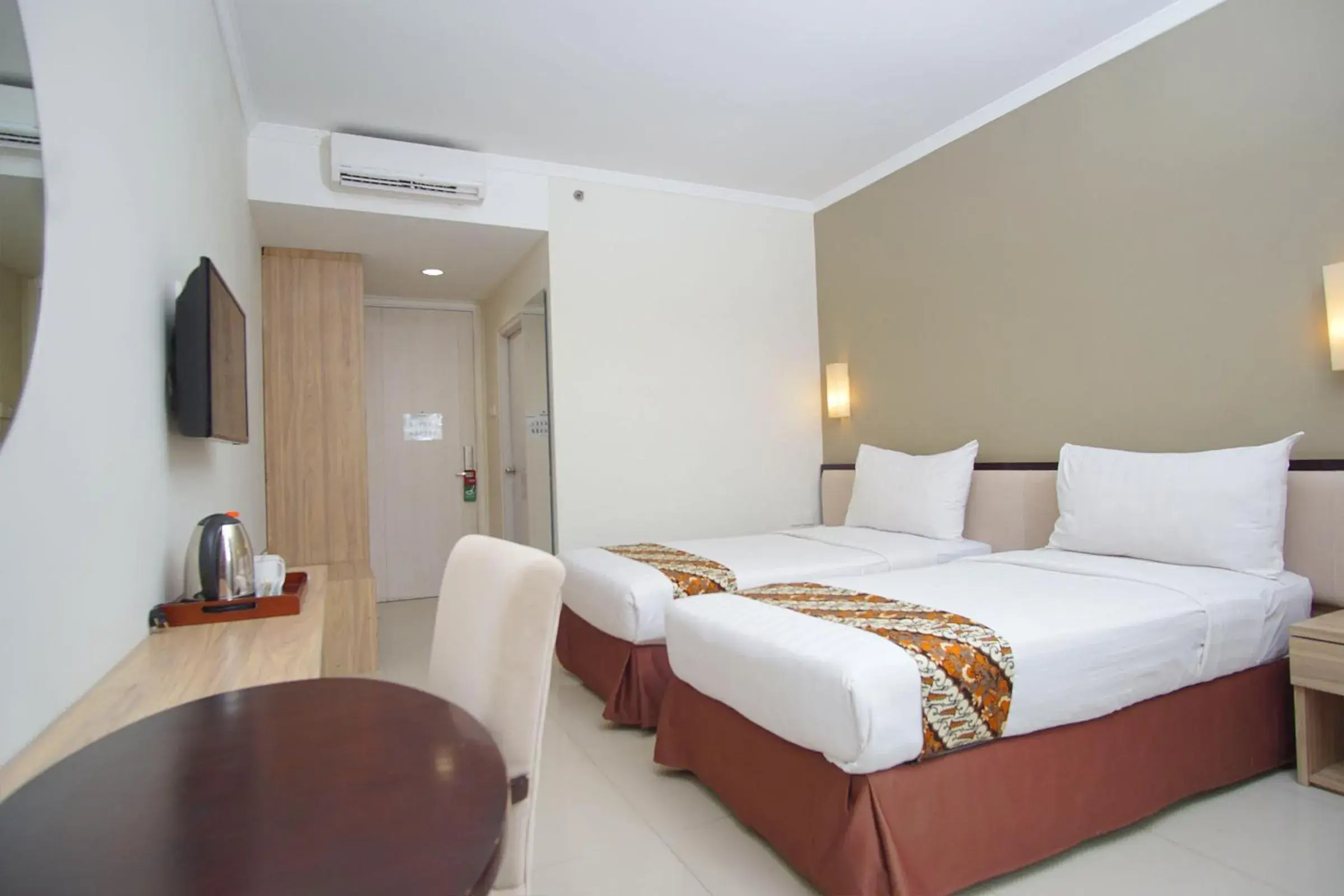 Bedroom, Bed in Sakanti City Hotel