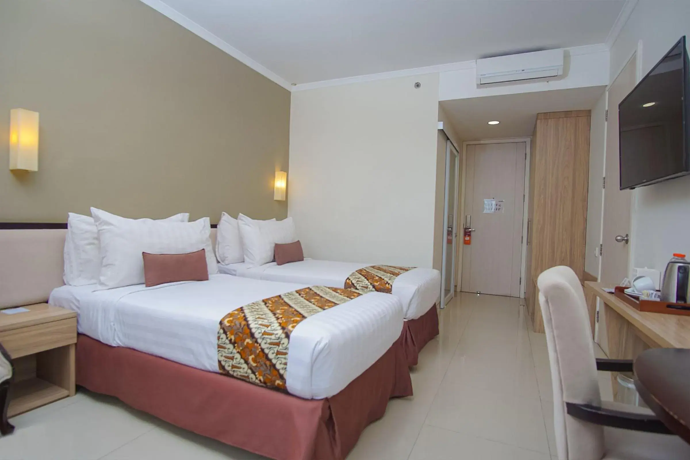 Bedroom, Bed in Sakanti City Hotel