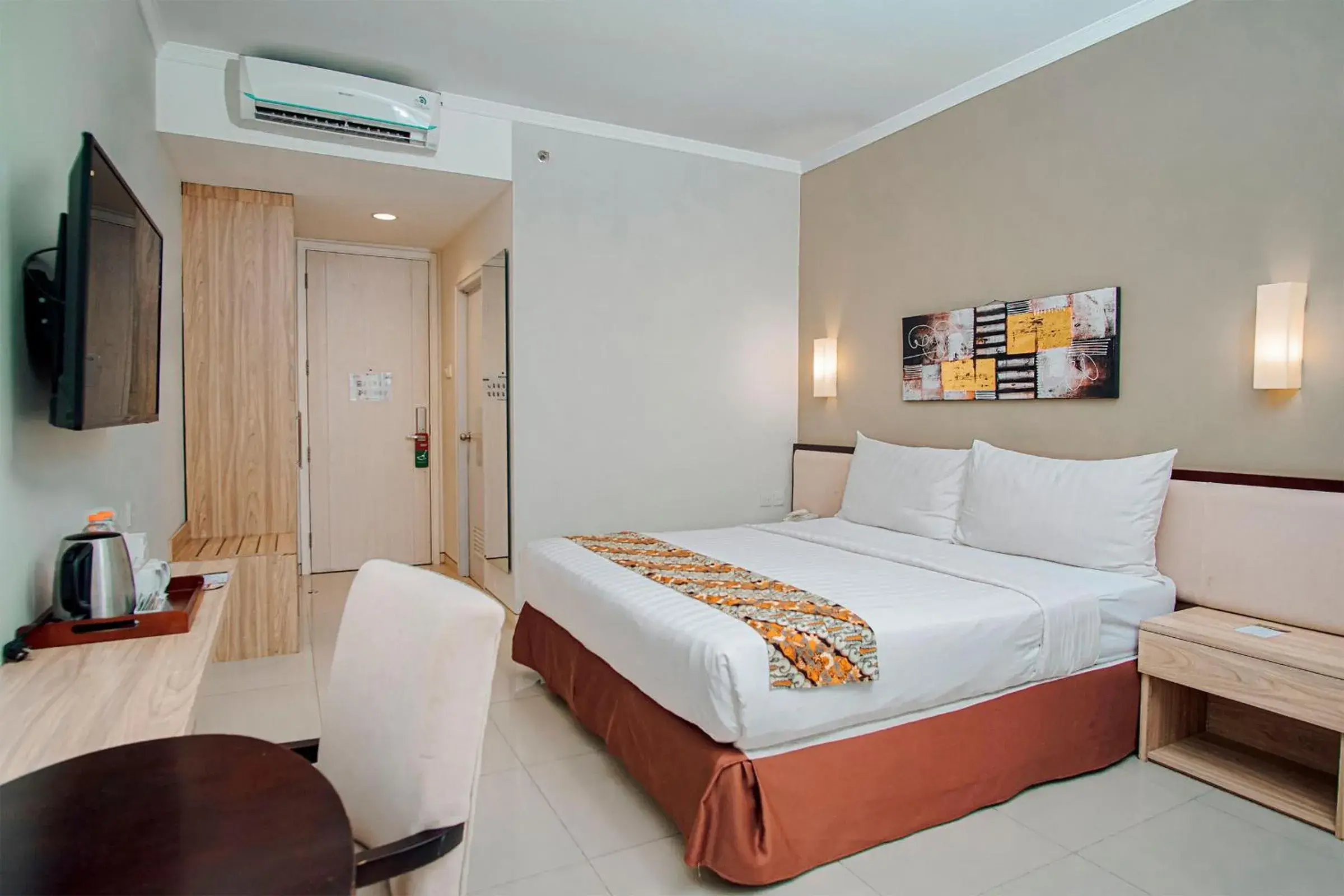 Bedroom, Bed in Sakanti City Hotel