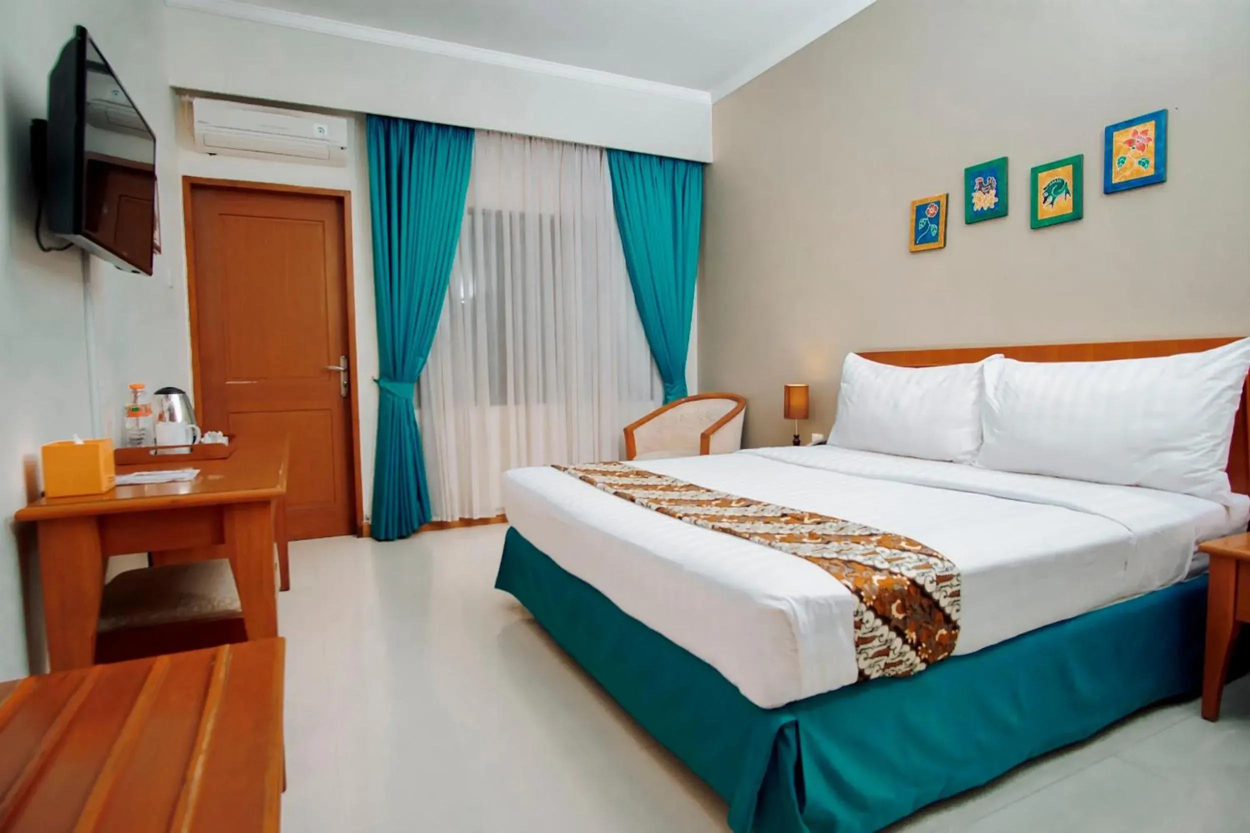 Bed in Sakanti City Hotel