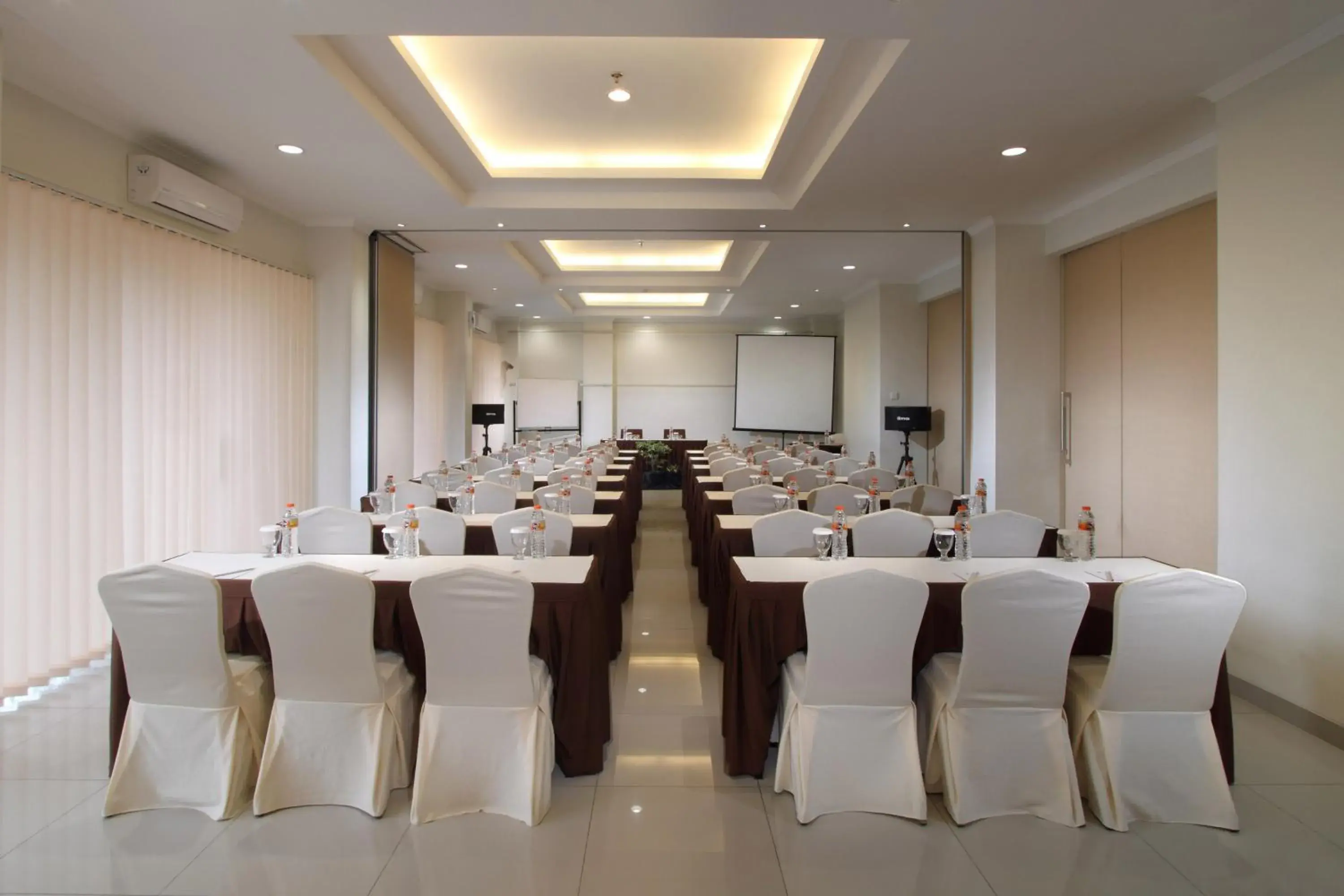 Banquet/Function facilities in Sakanti City Hotel