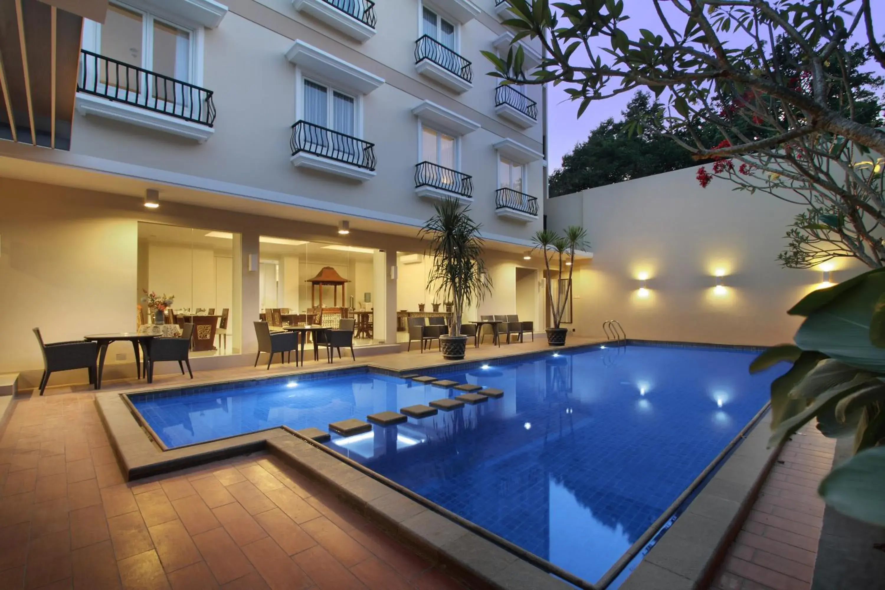 Swimming pool, Property Building in Sakanti City Hotel